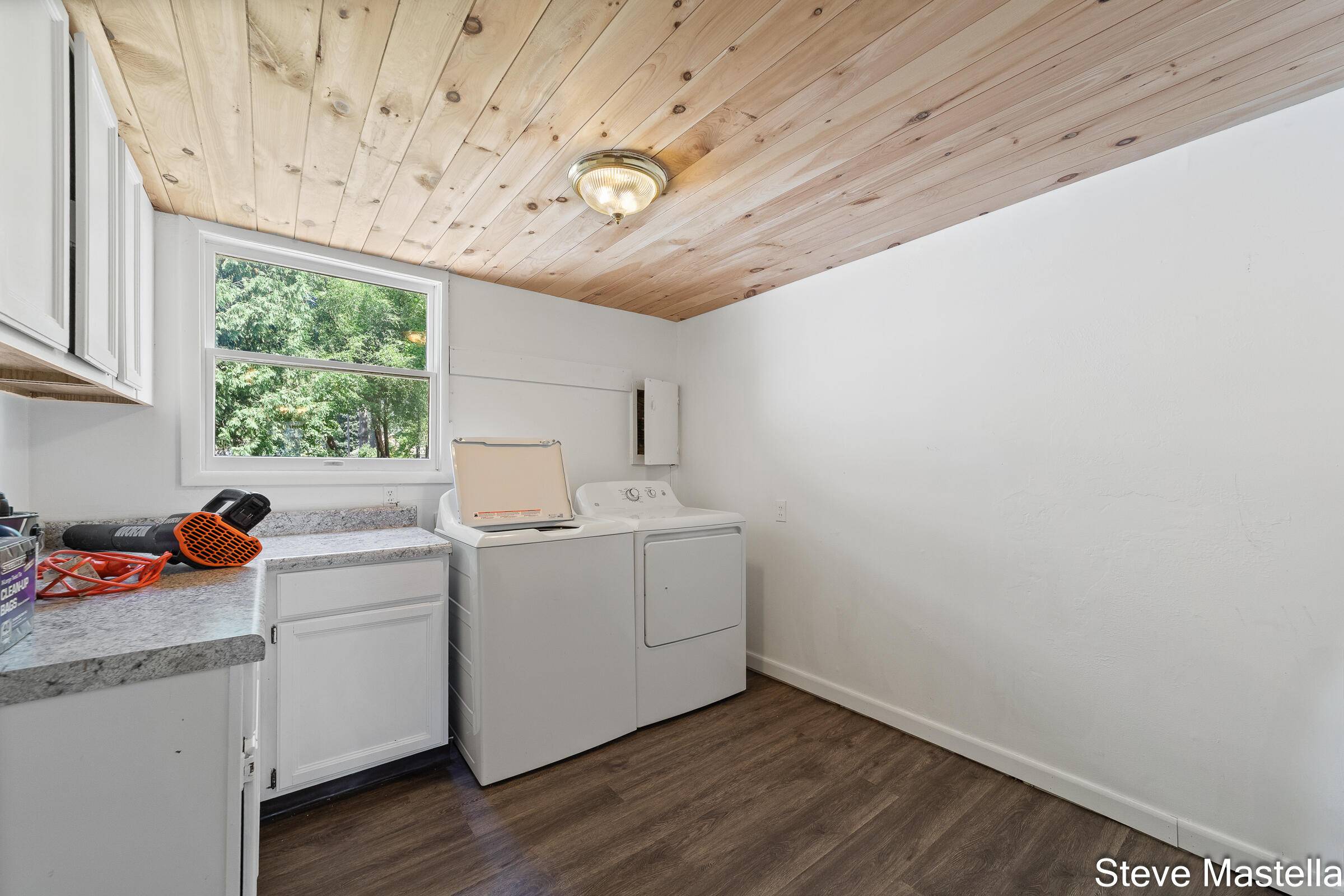 Whitehall, MI 49461,616 E Slocum ST