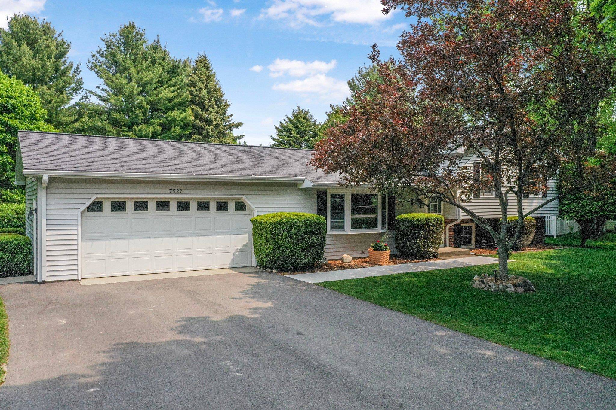 Williamsburg, MI 49690,7927 Peaceful Valley RD