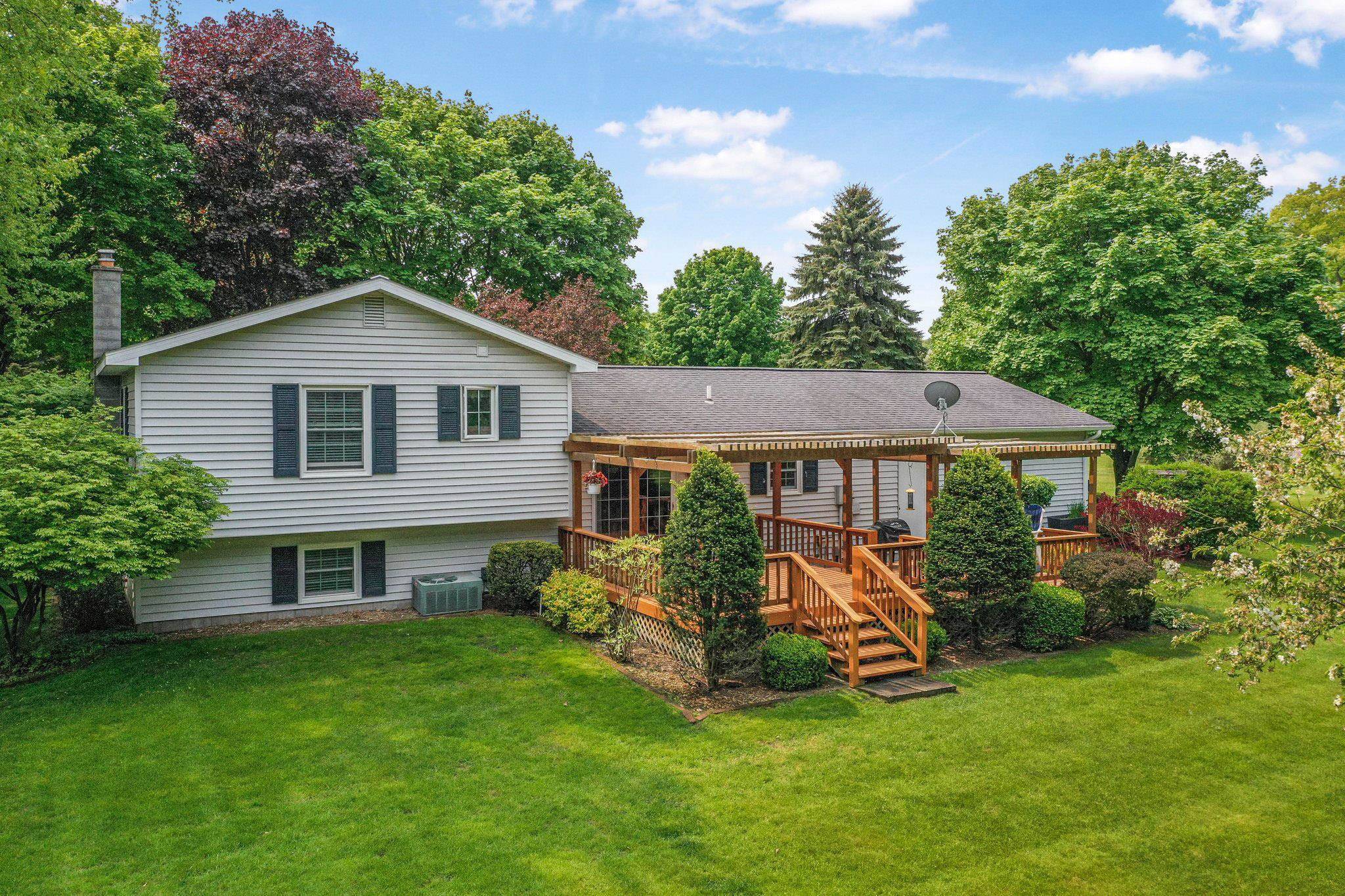 Williamsburg, MI 49690,7927 Peaceful Valley RD