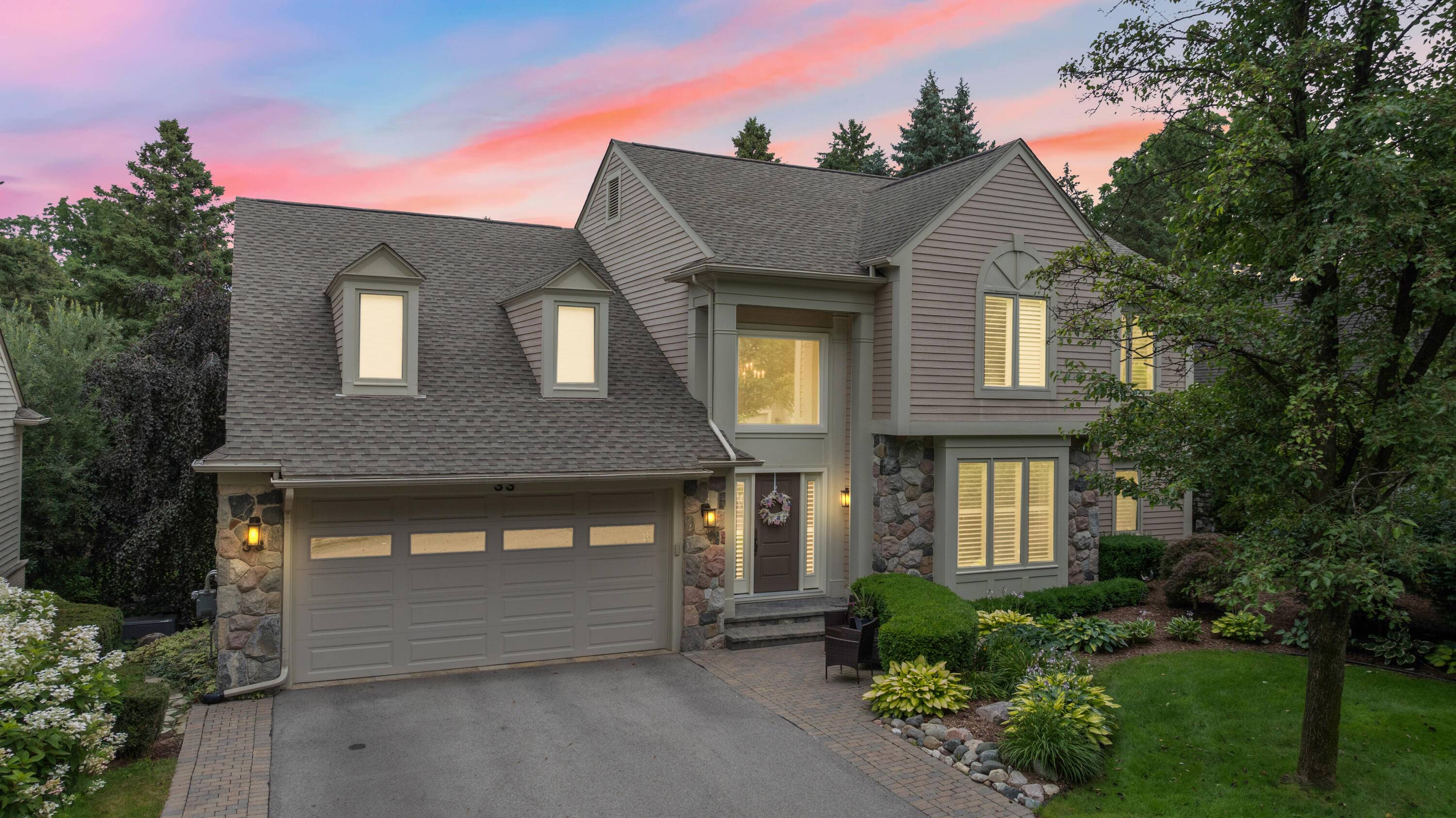 Bloomfield Hills, MI 48304,33 Boulder LN