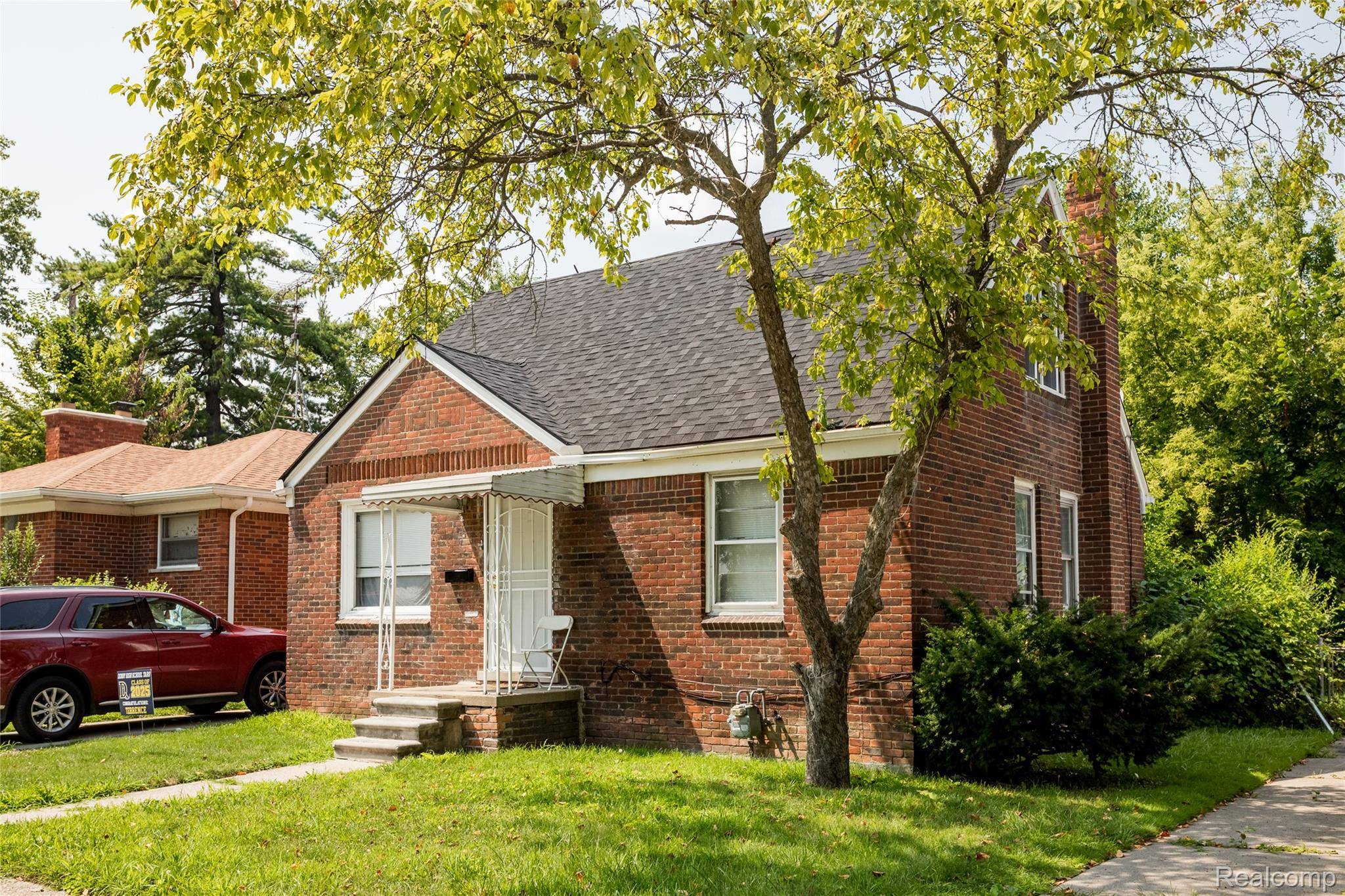 Detroit, MI 48224,17135 Munich ST