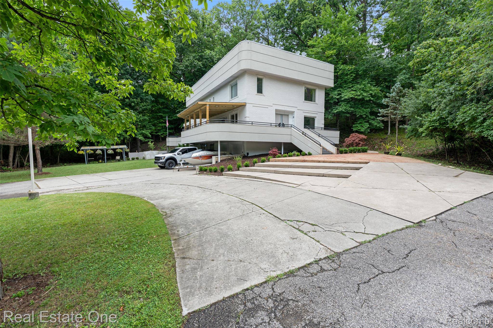 Southfield, MI 48034,29230 Wildbrook DR