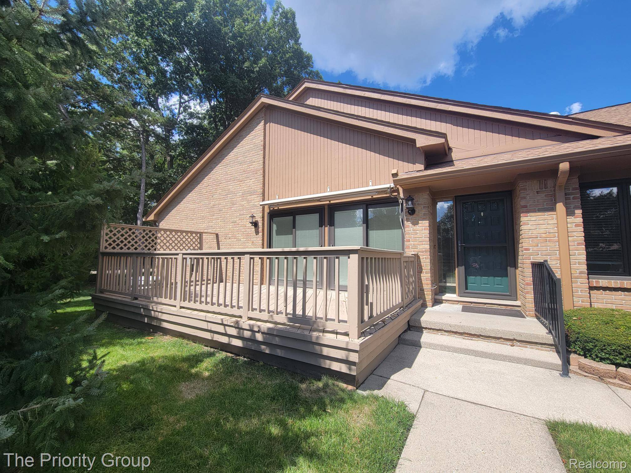 Rochester Hills, MI 48307,2182 London Bridge Drive #38