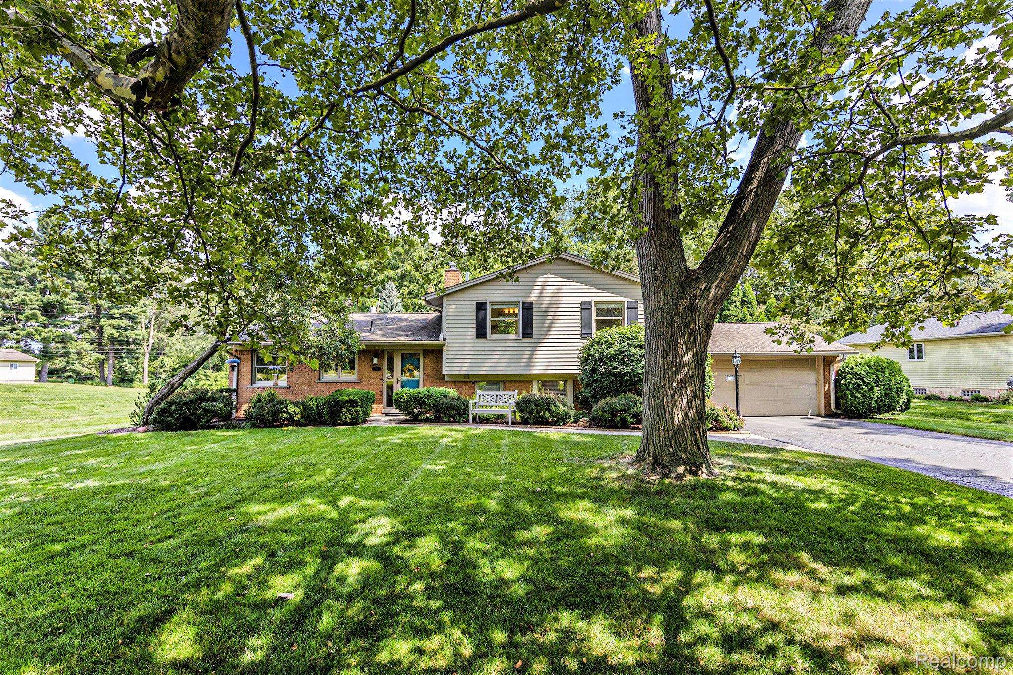 Rochester Hills, MI 48309,107 Orchardale DR