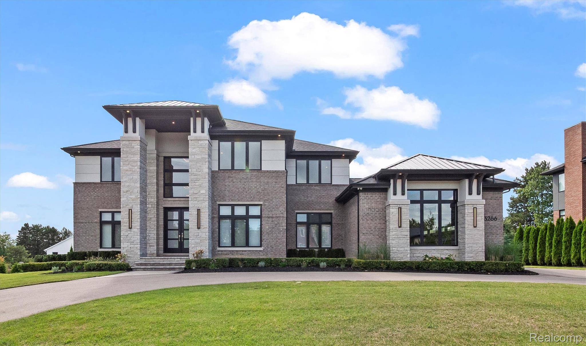 Bloomfield Hills, MI 48302,3266 BARON DR