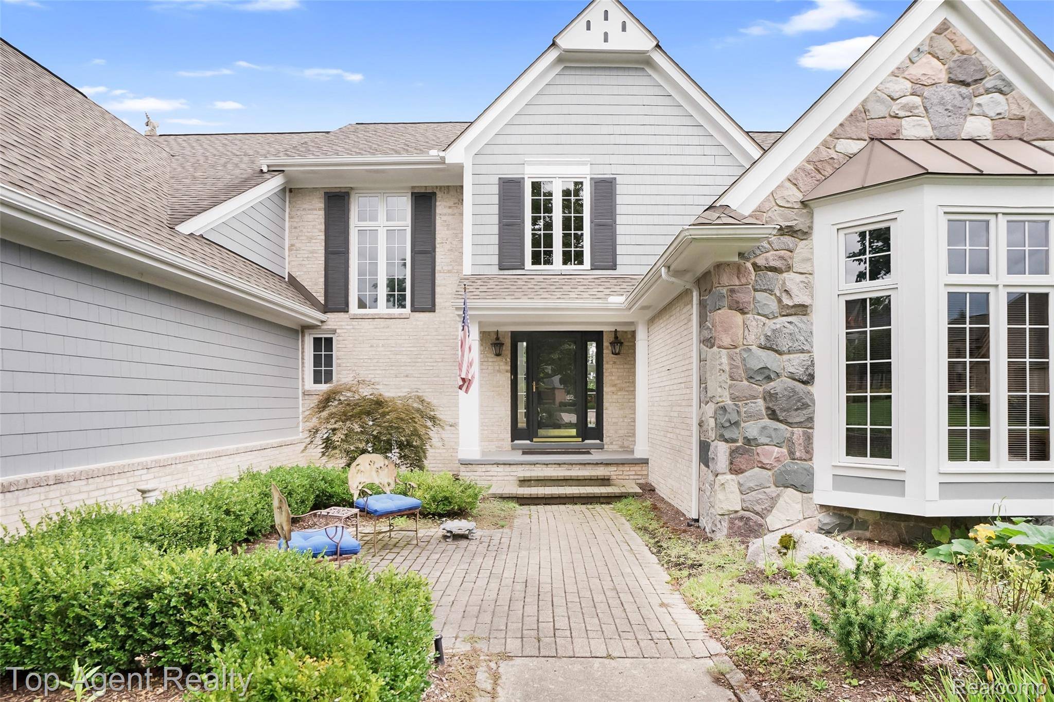 Rochester Hills, MI 48306,6369 Peach Tree CT