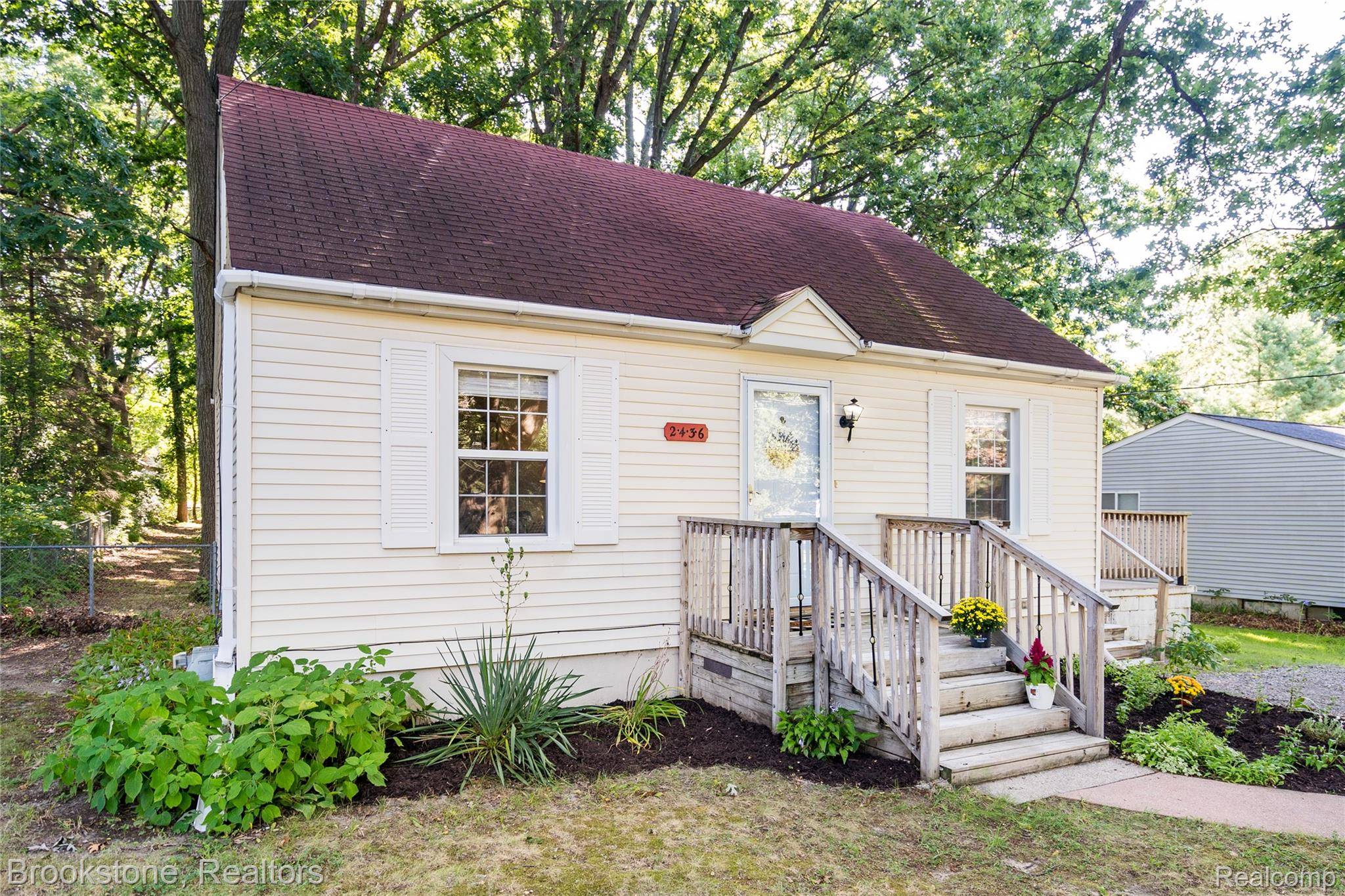 Auburn Hills, MI 48326,2436 Richwood RD