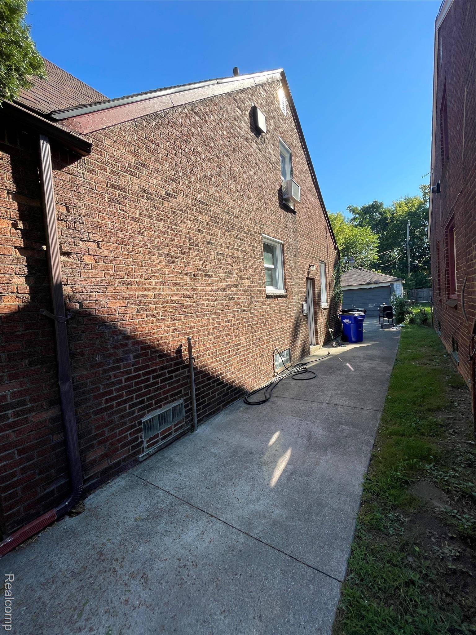 Detroit, MI 48227,15720 Lauder ST