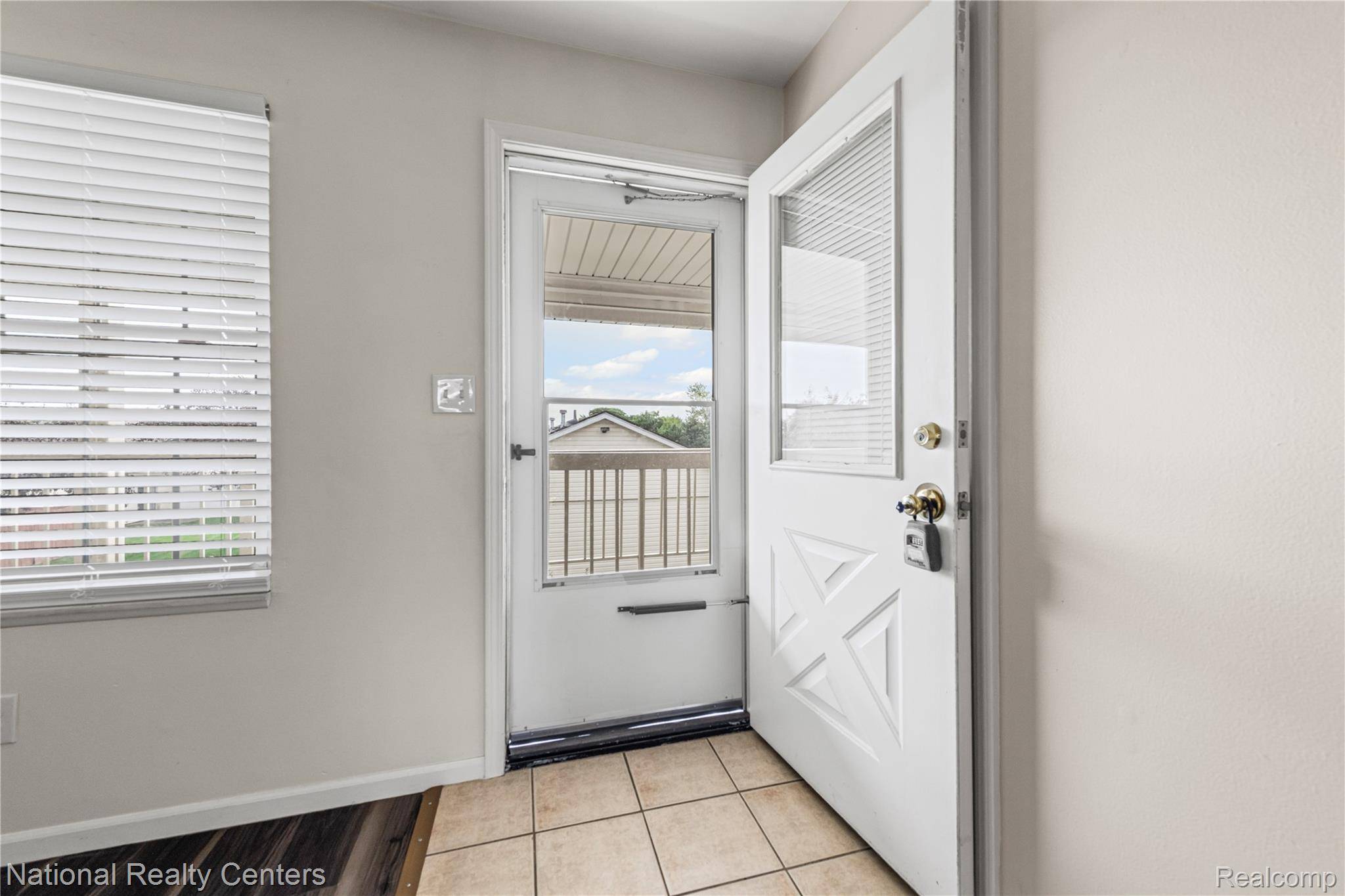 Roseville, MI 48066,20887 Flora ST