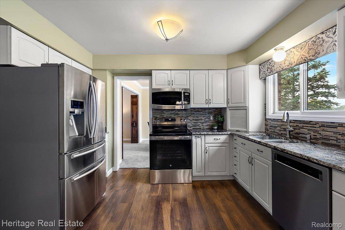 Rochester Hills, MI 48307,393 Coldiron DR