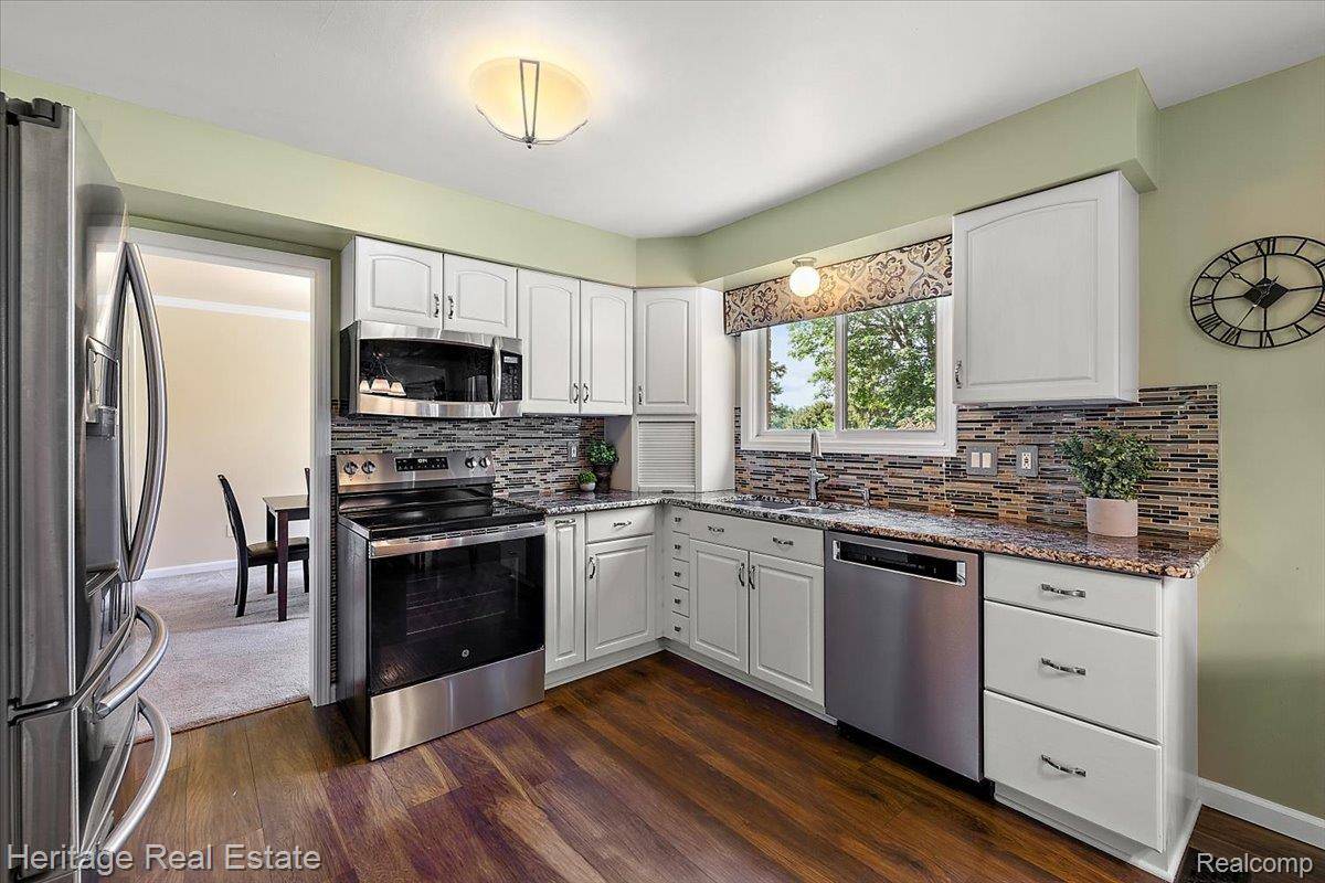 Rochester Hills, MI 48307,393 Coldiron DR