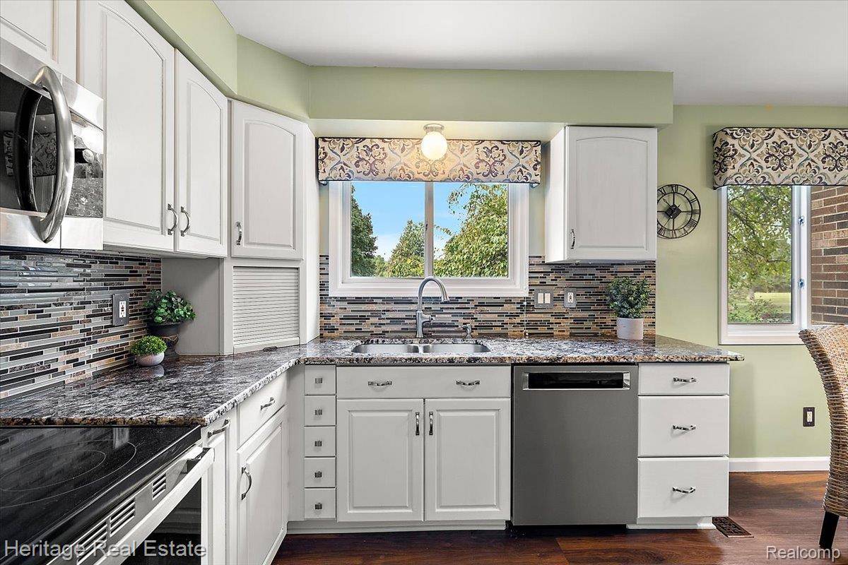 Rochester Hills, MI 48307,393 Coldiron DR