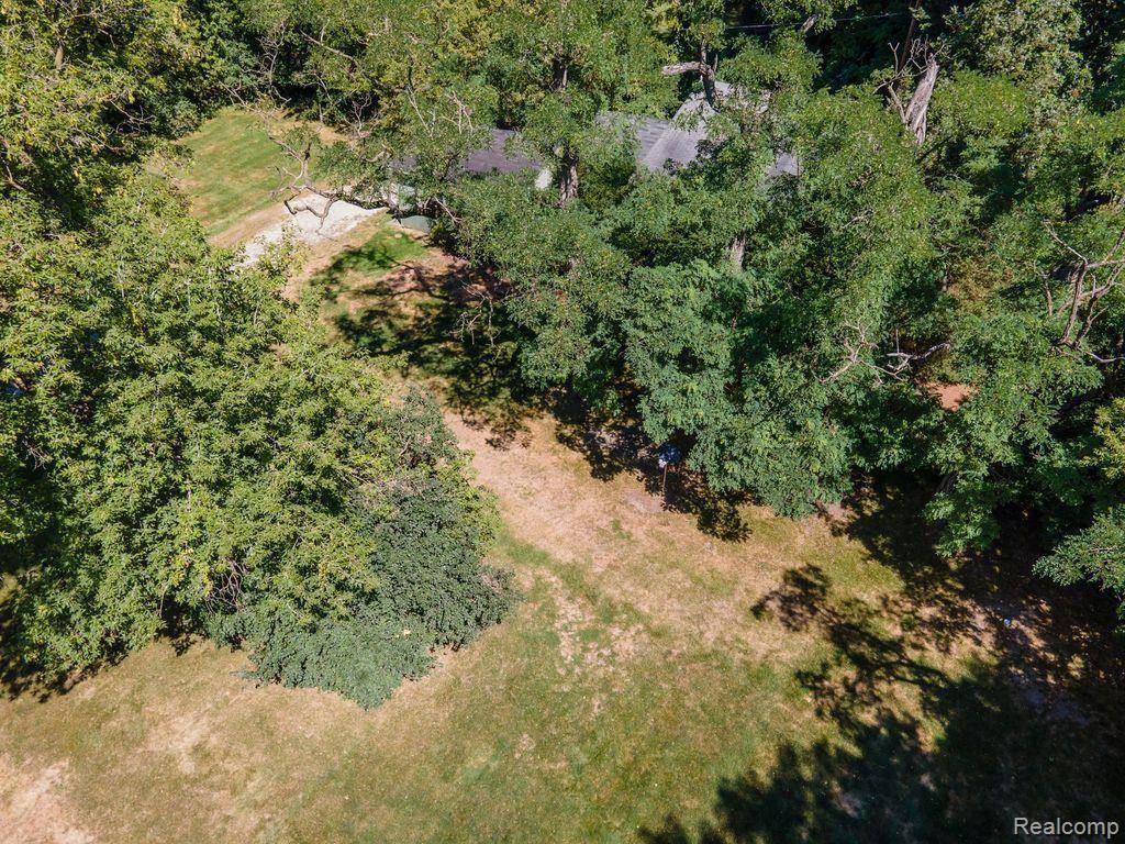 Bloomfield Hills, MI 48301,25690 W 14 MILE RD