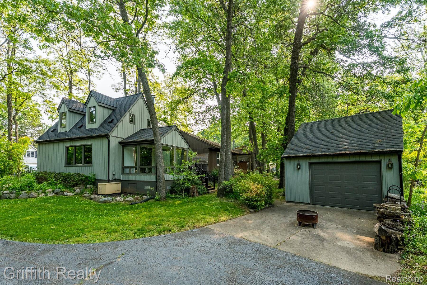 Wixom, MI 48393,2065 Fairfield AVE