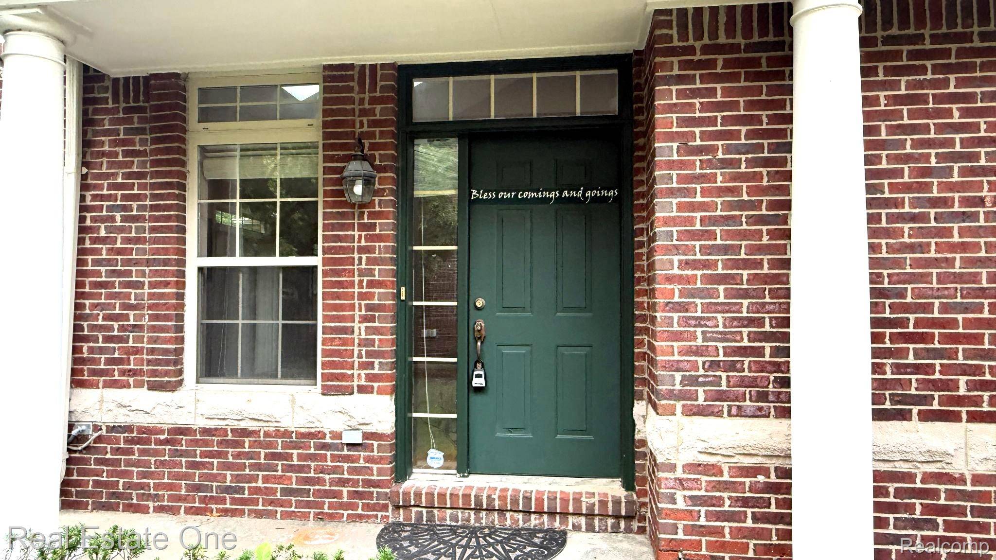 West Bloomfield, MI 48322,4392 Gateway CIR