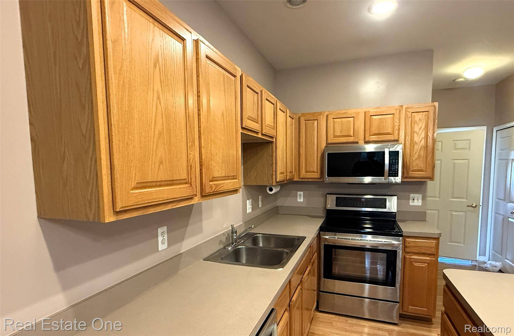 West Bloomfield, MI 48322,4392 Gateway CIR