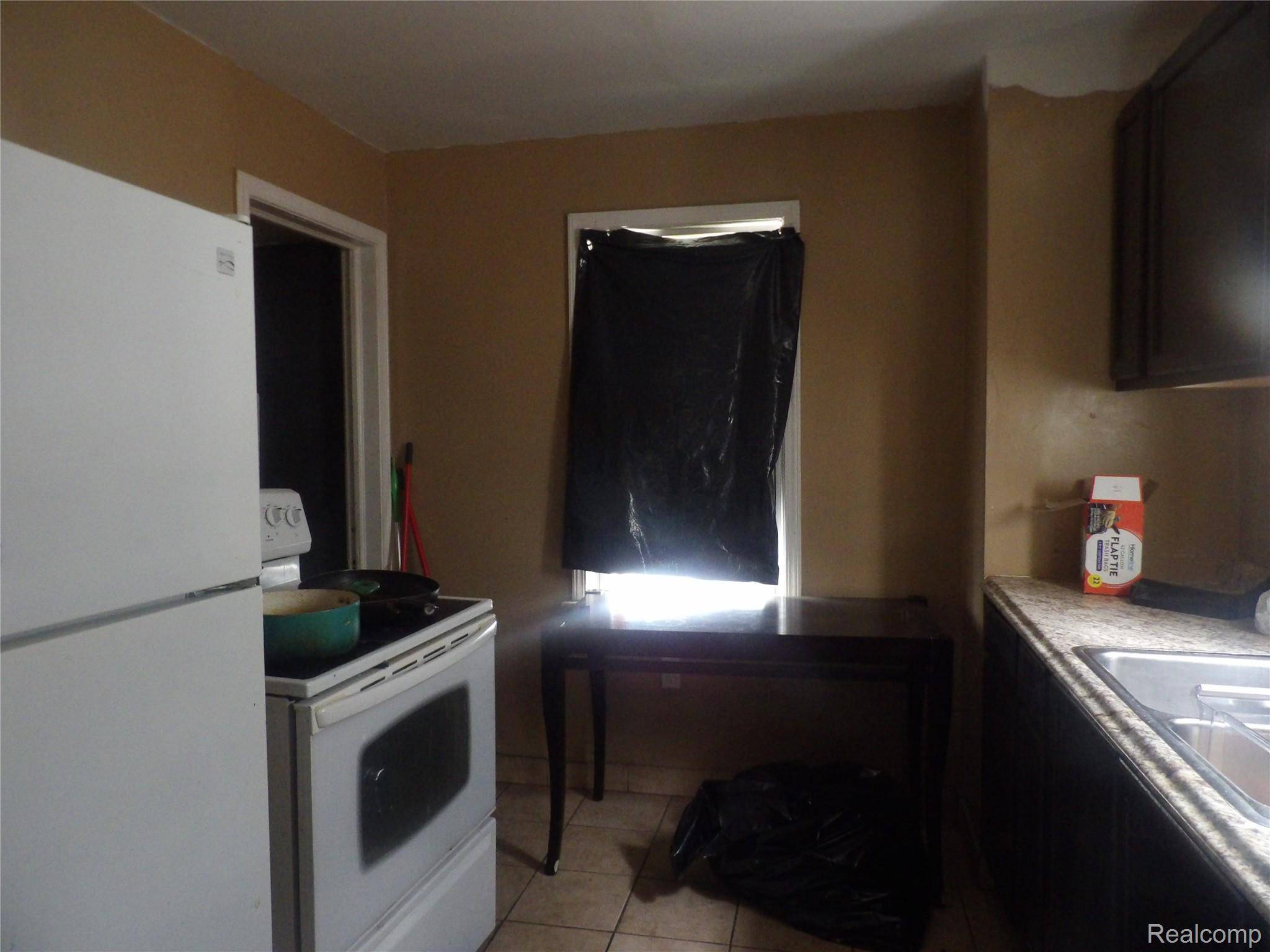 Detroit, MI 48235,16150 Cruse ST