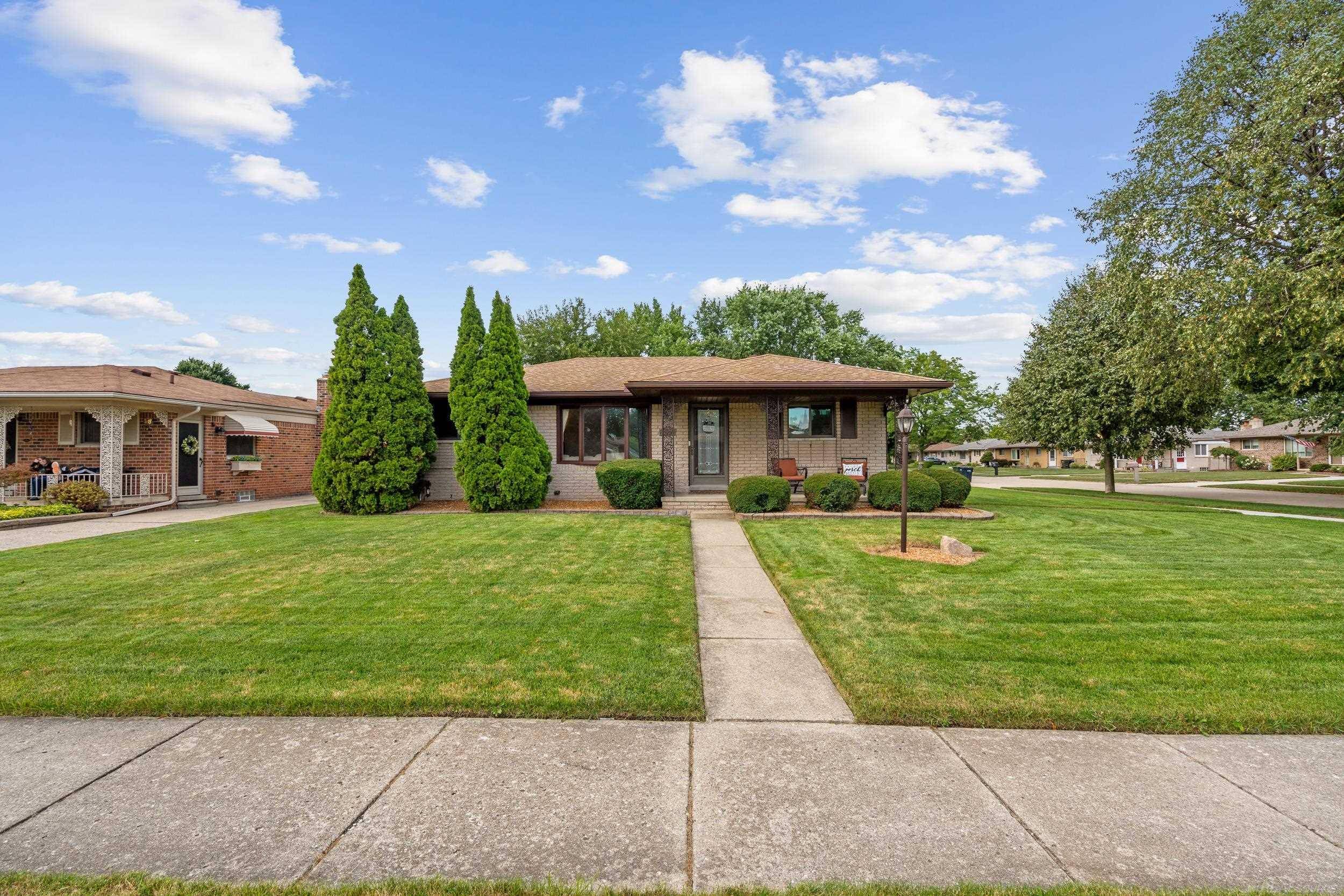 Sterling Heights, MI 48313,14993 Clemson DR