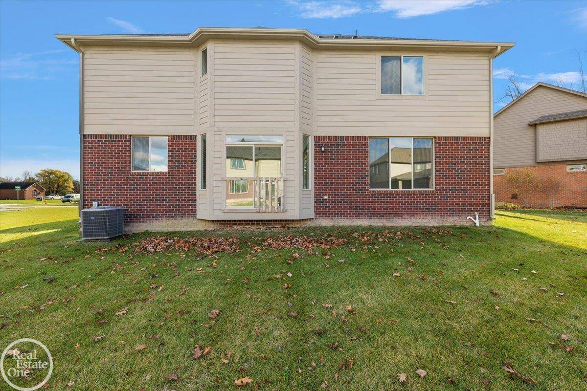 Macomb Twp, MI 48044,22121 Tahquamenon CT