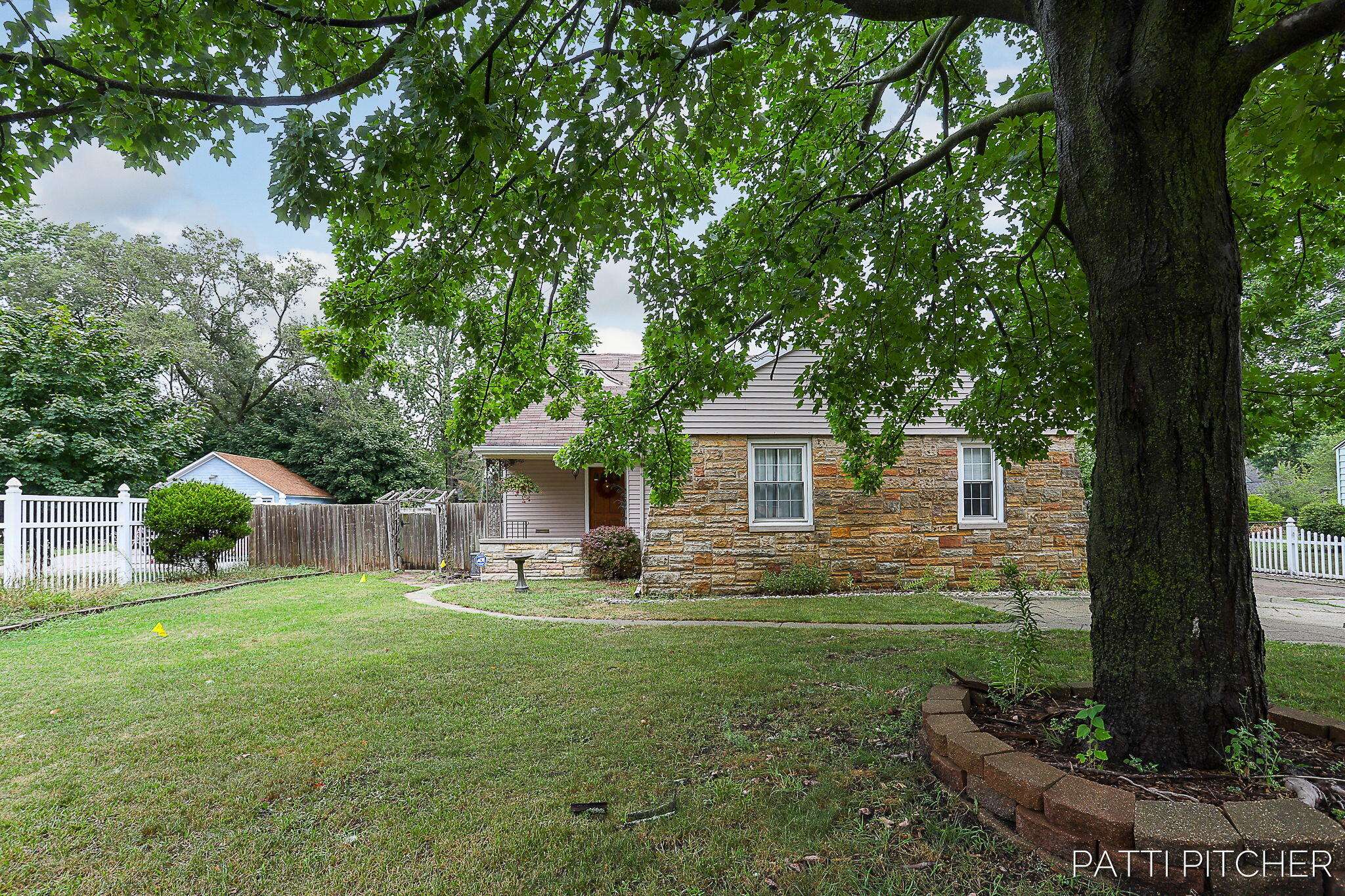 Muskegon, MI 49442,1044 E Apple AVE