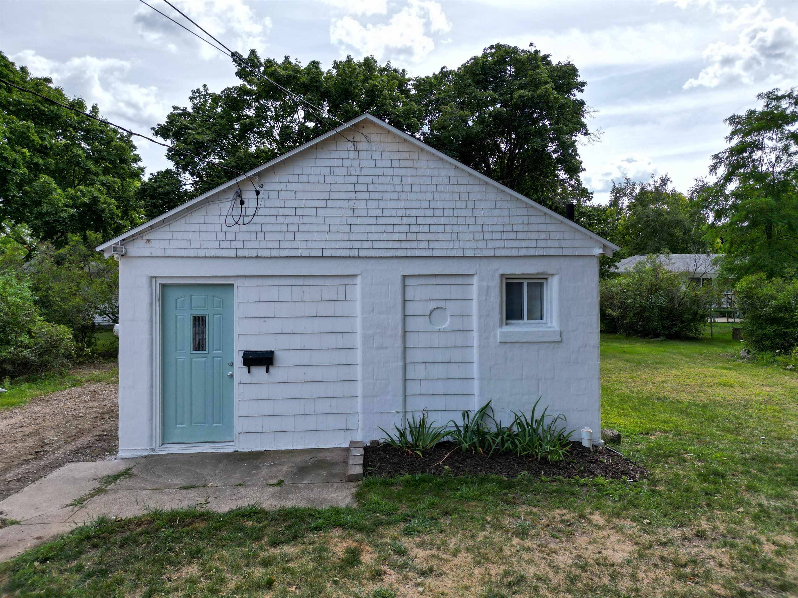 Mount Pleasant, MI 48858,1104 1/2 E Broadway