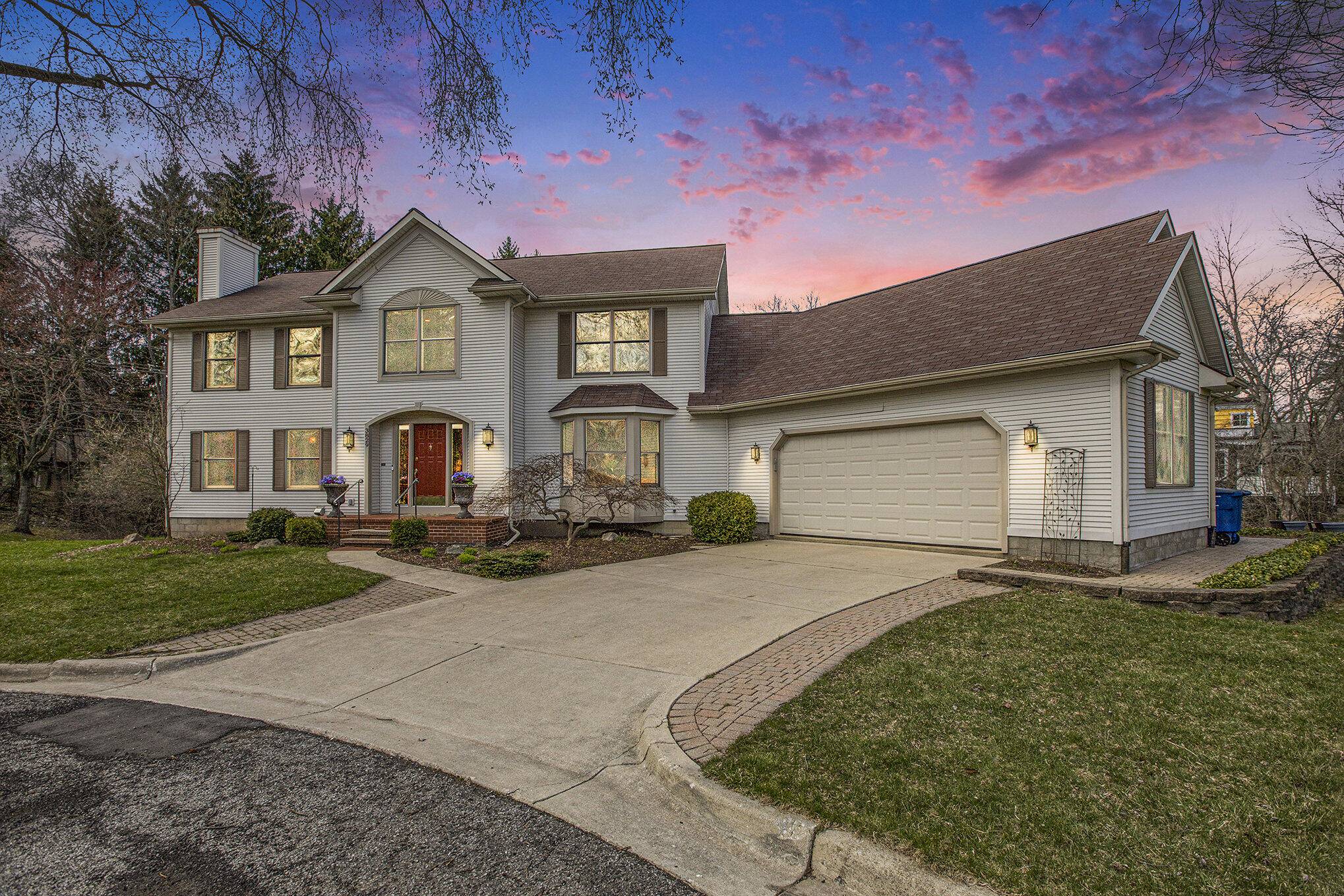 Ann Arbor, MI 48105,3829 Waldenwood DR