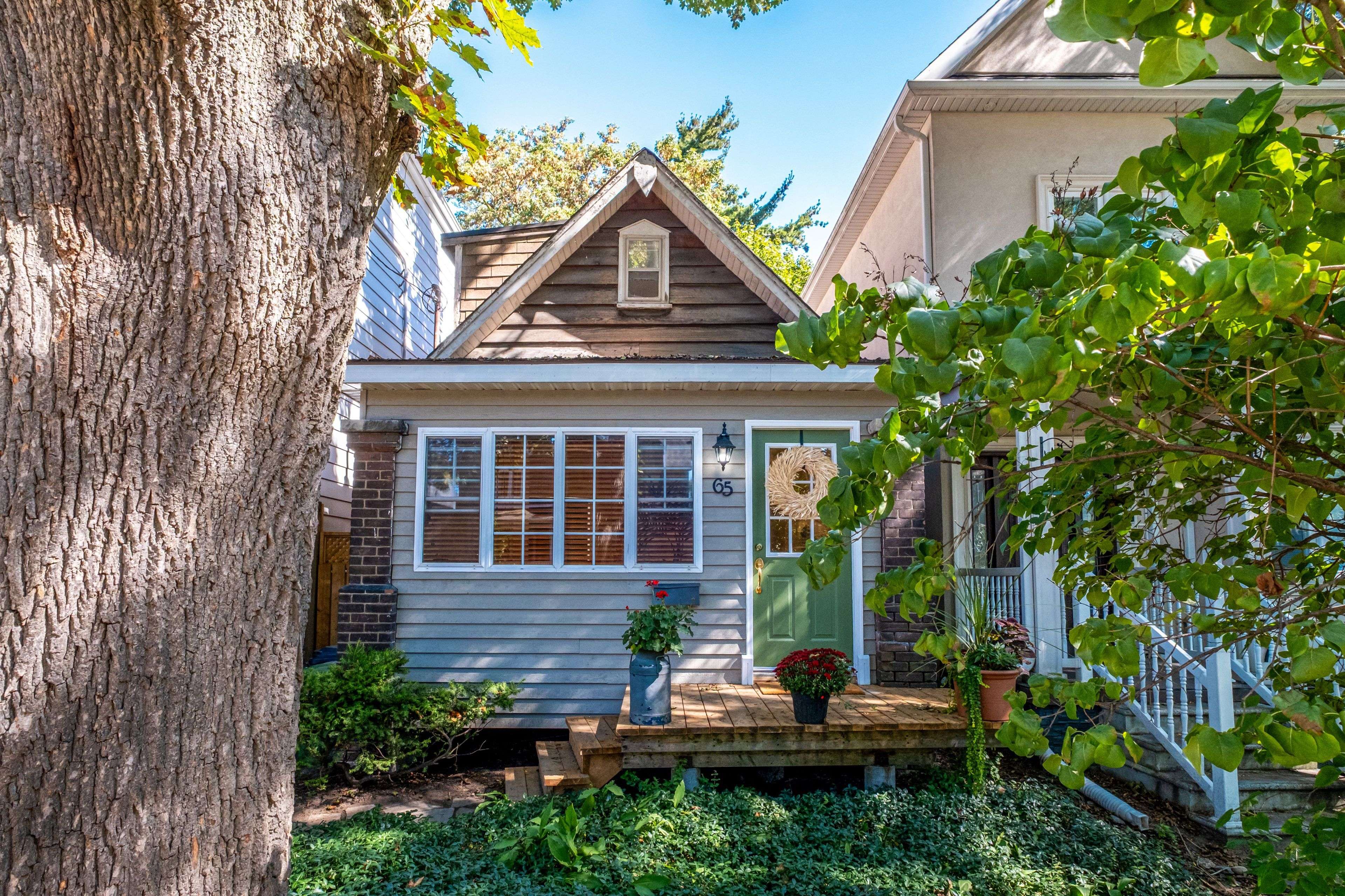 65 Drayton AVE, Toronto E02, ON M4C 3L8