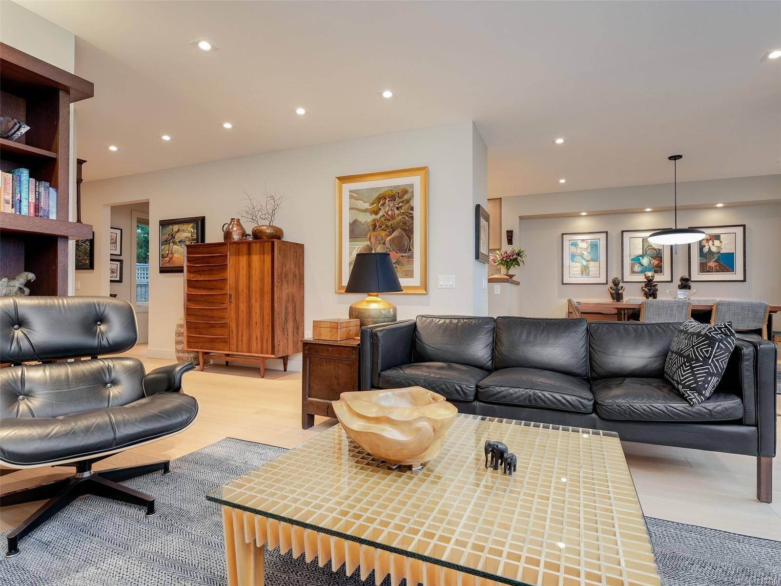 Saanich, BC V8N 5X5,2829 Arbutus Rd #603