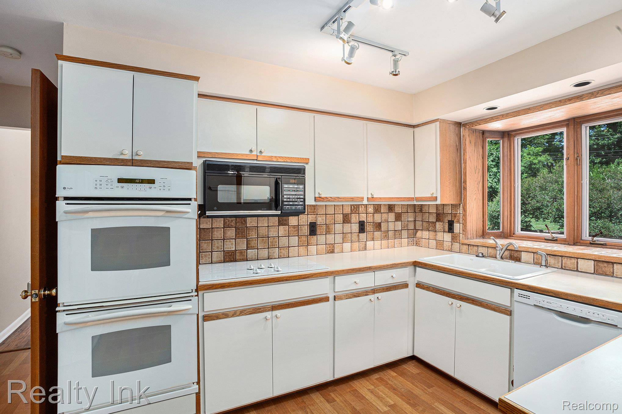 Rochester Hills, MI 48309,458 Shagbark DR