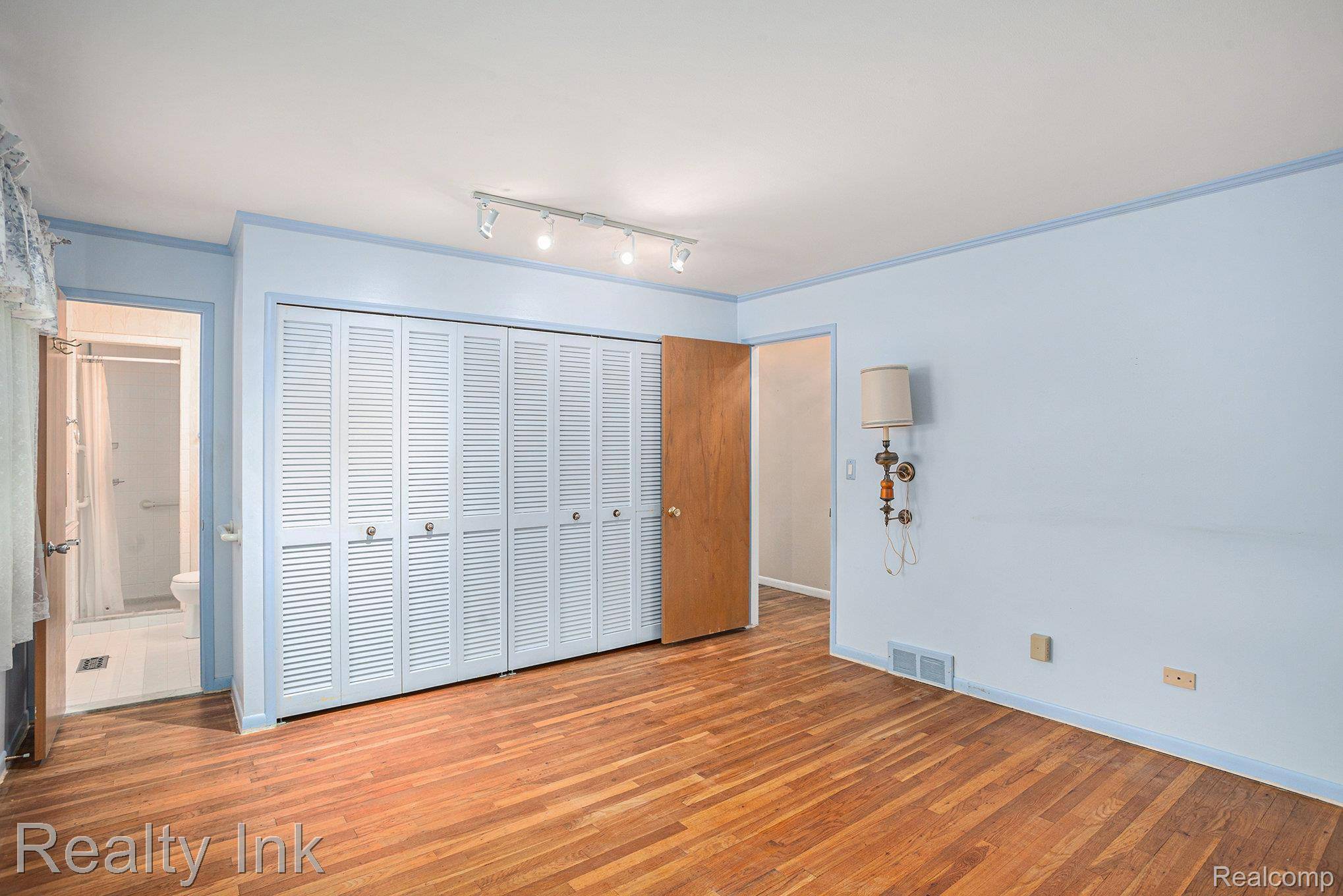 Rochester Hills, MI 48309,458 Shagbark DR