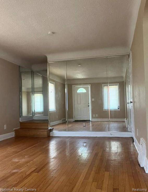 Detroit, MI 48227,13914 Forrer ST