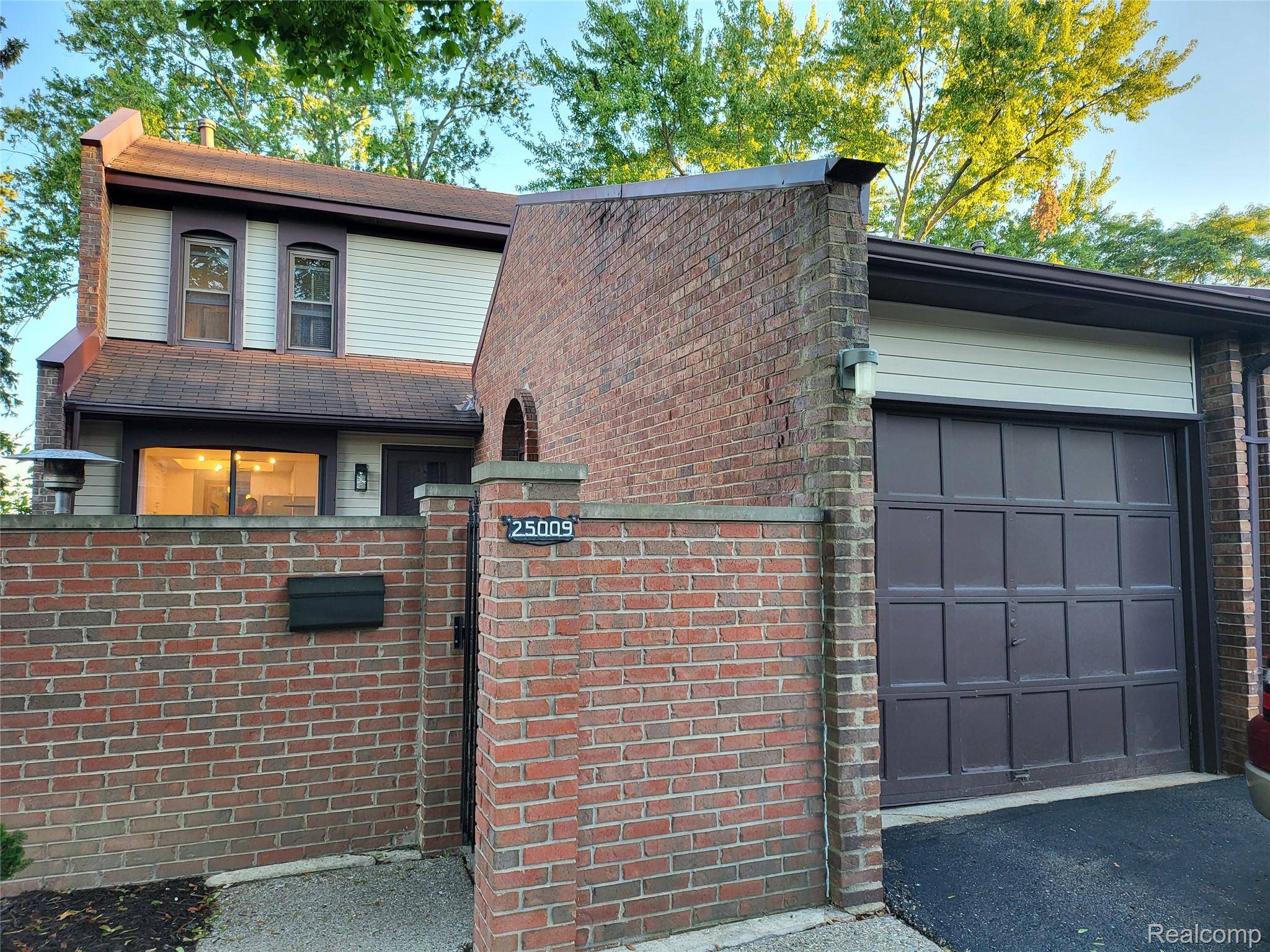 Southfield, MI 48034,25009 Chambley DR