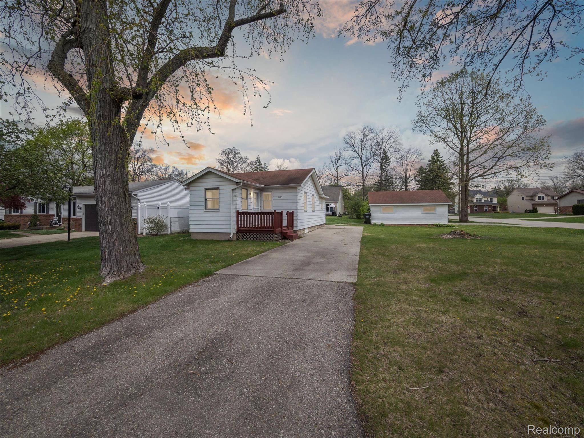 Rochester Hills, MI 48309,2785 Hartline DR