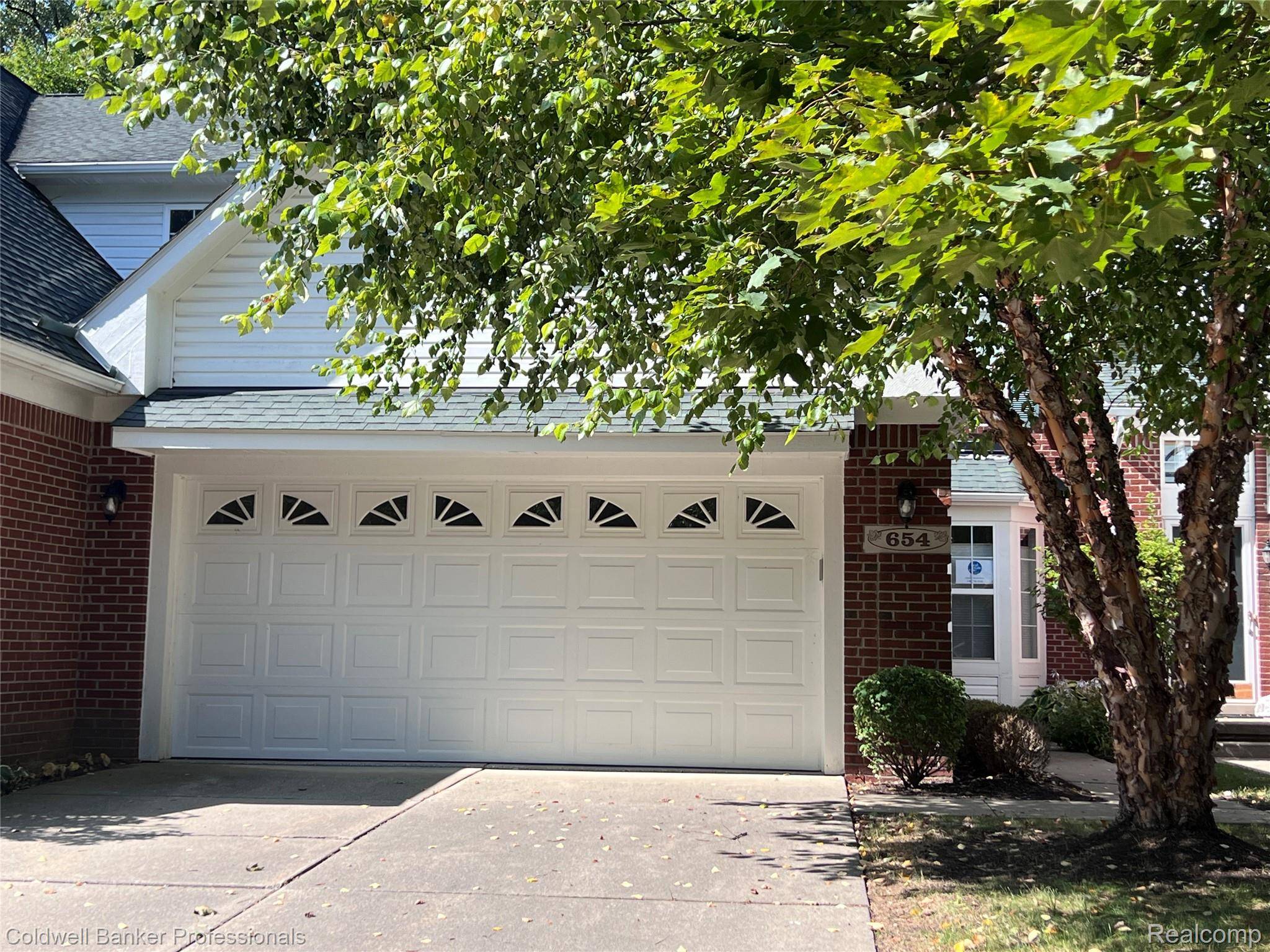 Wixom, MI 48393,654 Chestnut DR