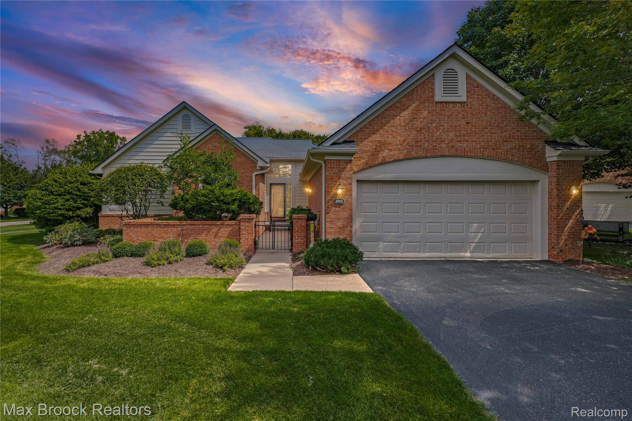 West Bloomfield, MI 48323,5015 Lake Vista DR