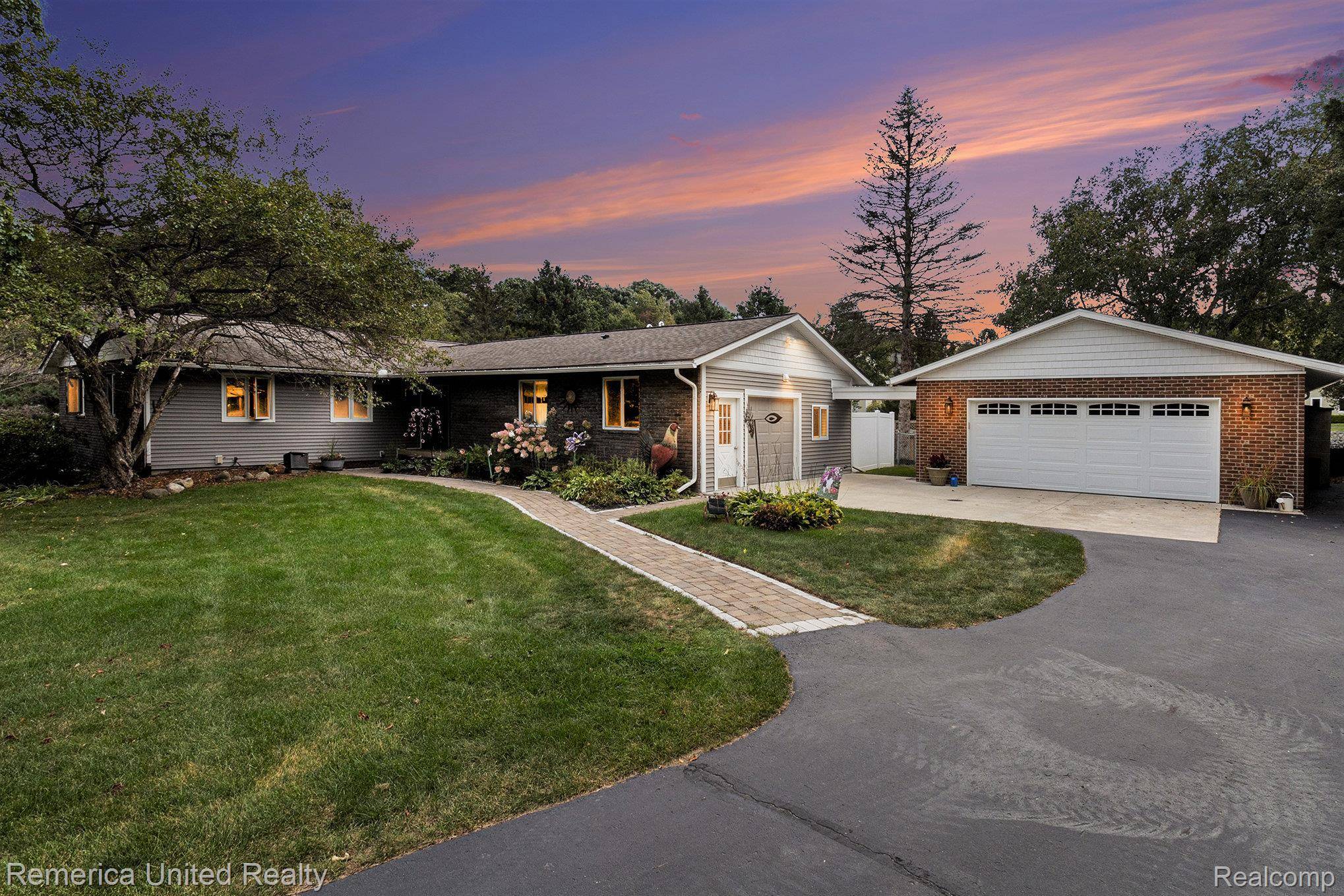 Milford, MI 48381,2400 Pinewood CT