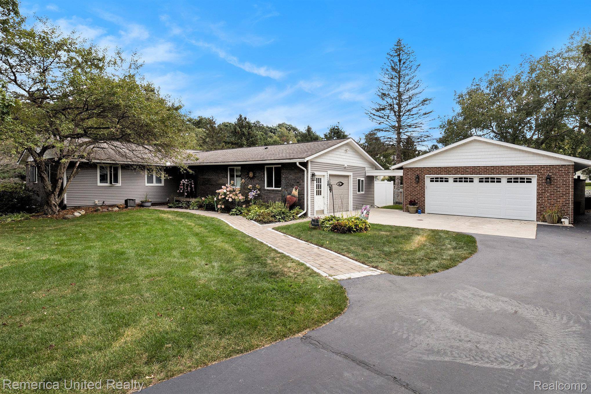 Milford, MI 48381,2400 Pinewood CT