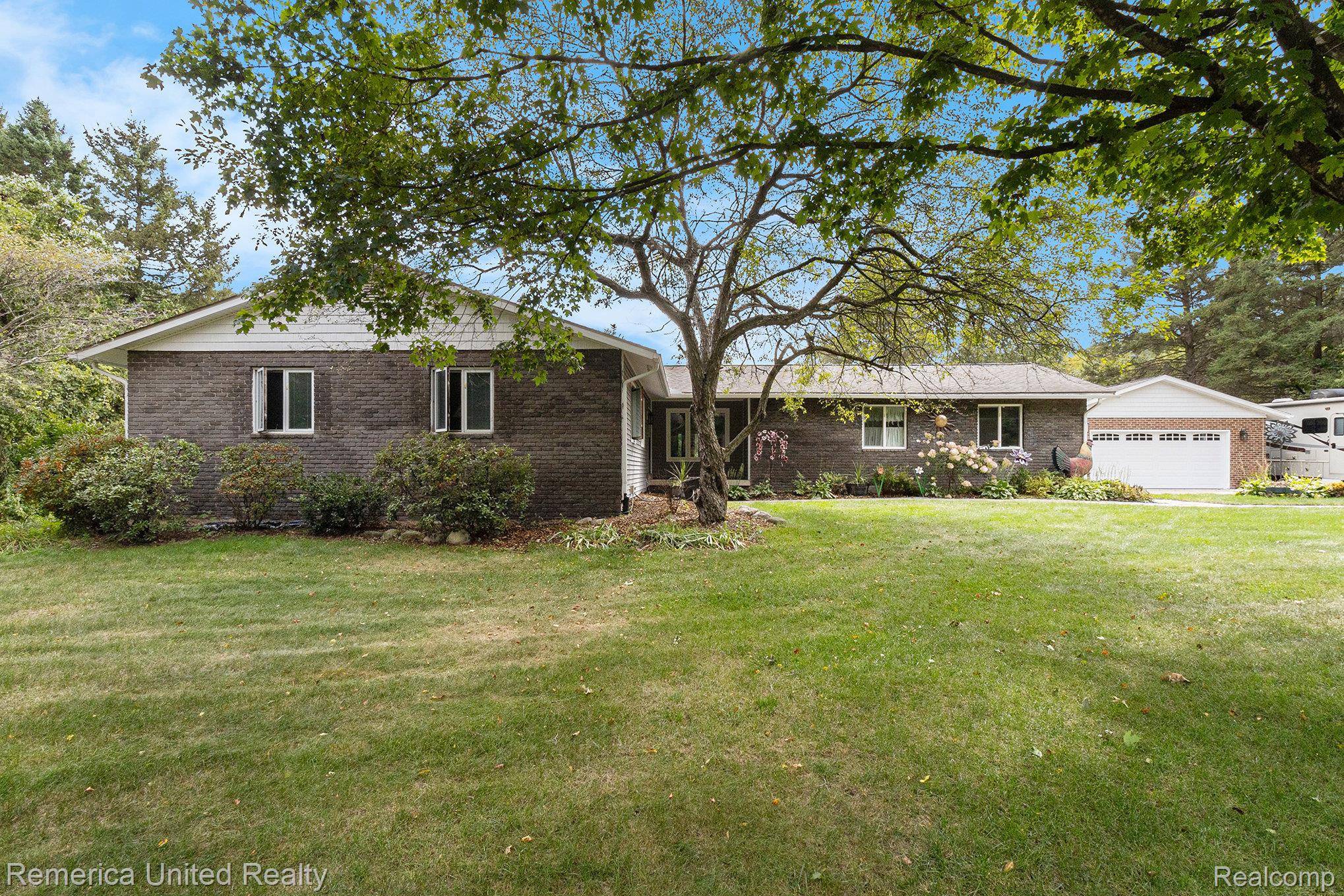 Milford, MI 48381,2400 Pinewood CT