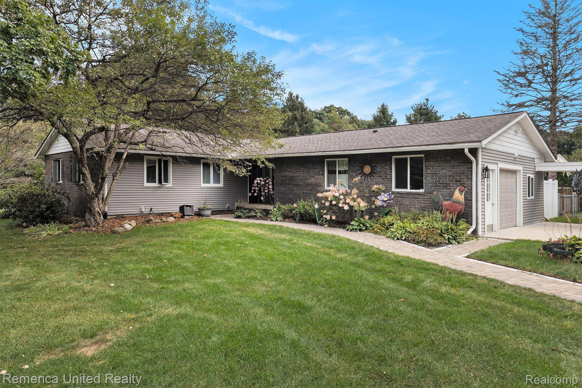 Milford, MI 48381,2400 Pinewood CT