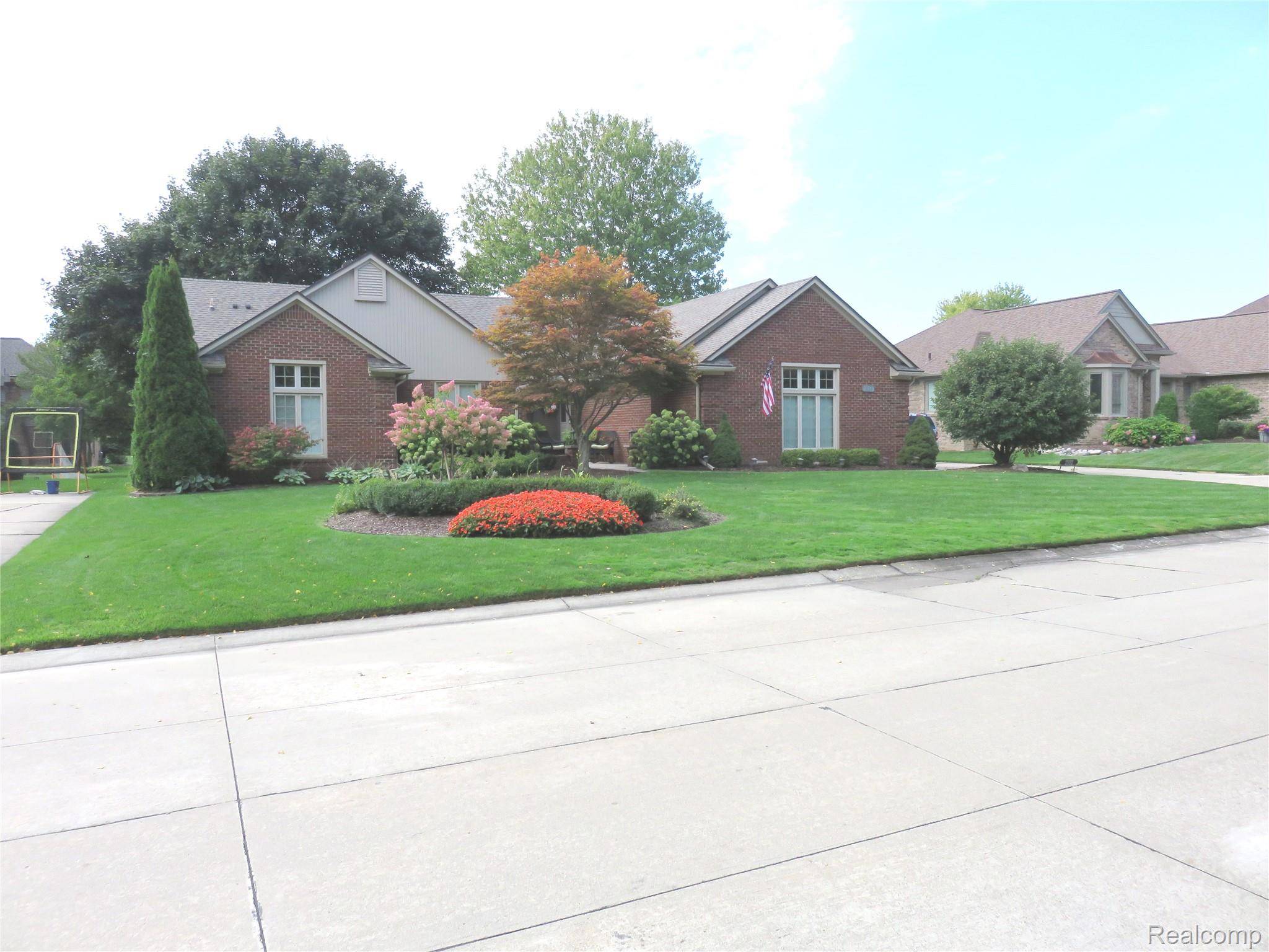 Shelby Twp, MI 48316,2322 Regency Hills DR