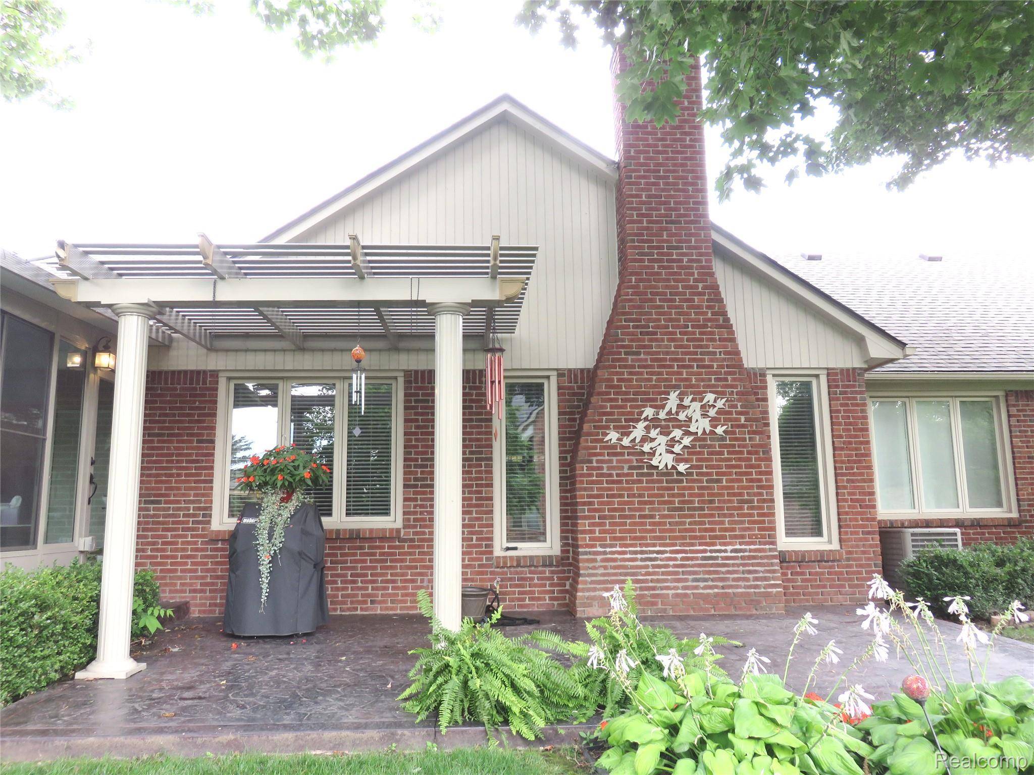 Shelby Twp, MI 48316,2322 Regency Hills DR