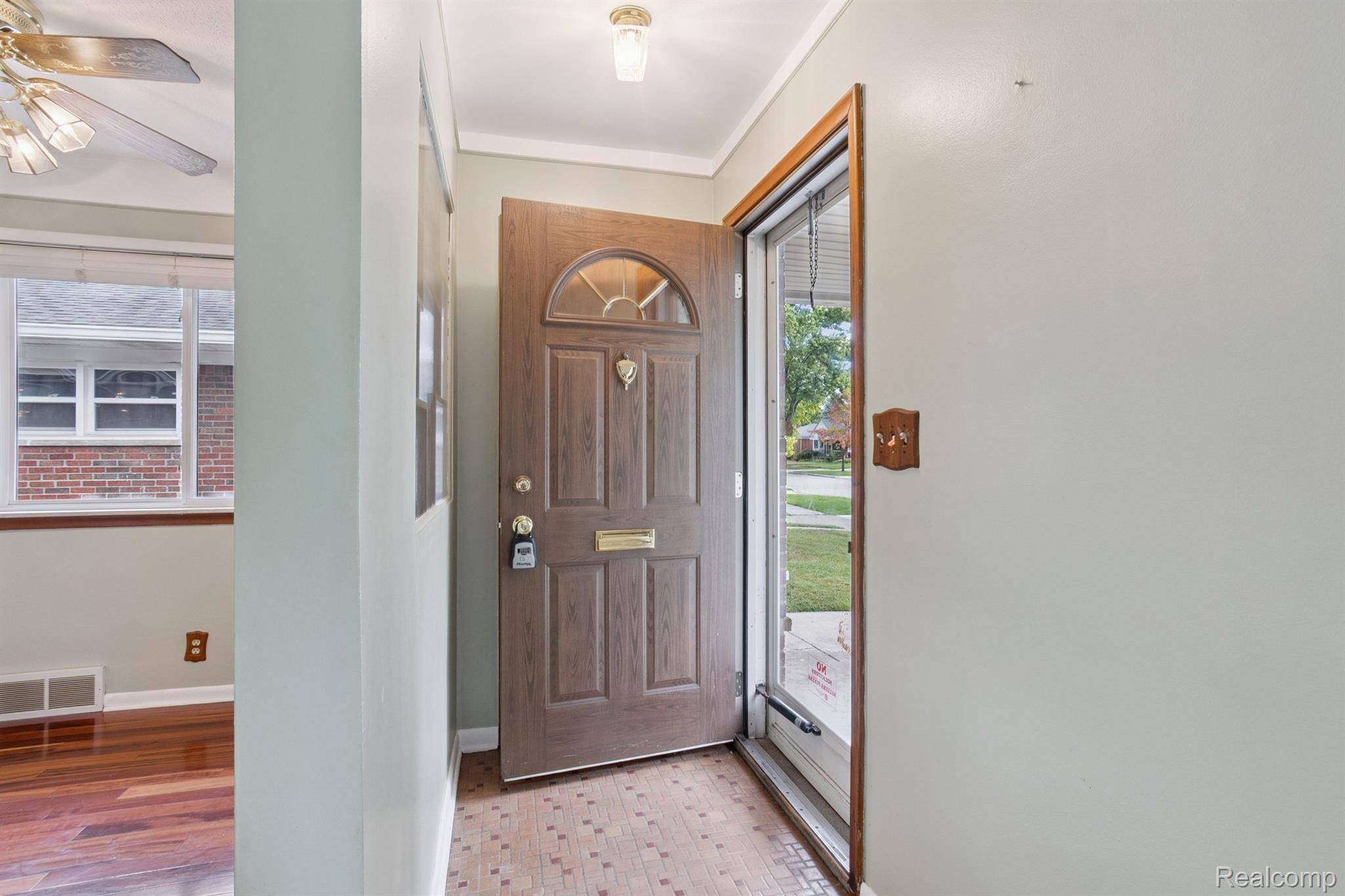 Allen Park, MI 48101,7868 Robinson AVE