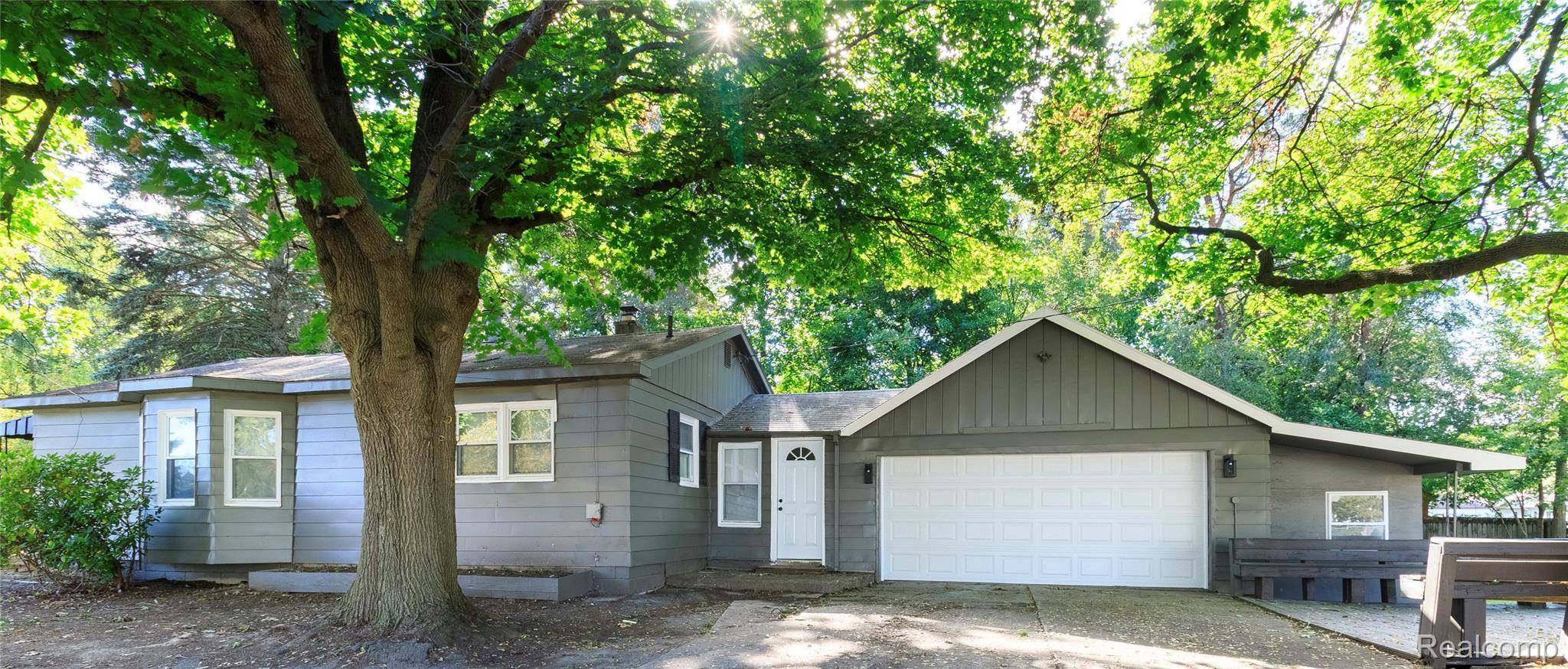 Waterford, MI 48329,5502 Rowley BLVD