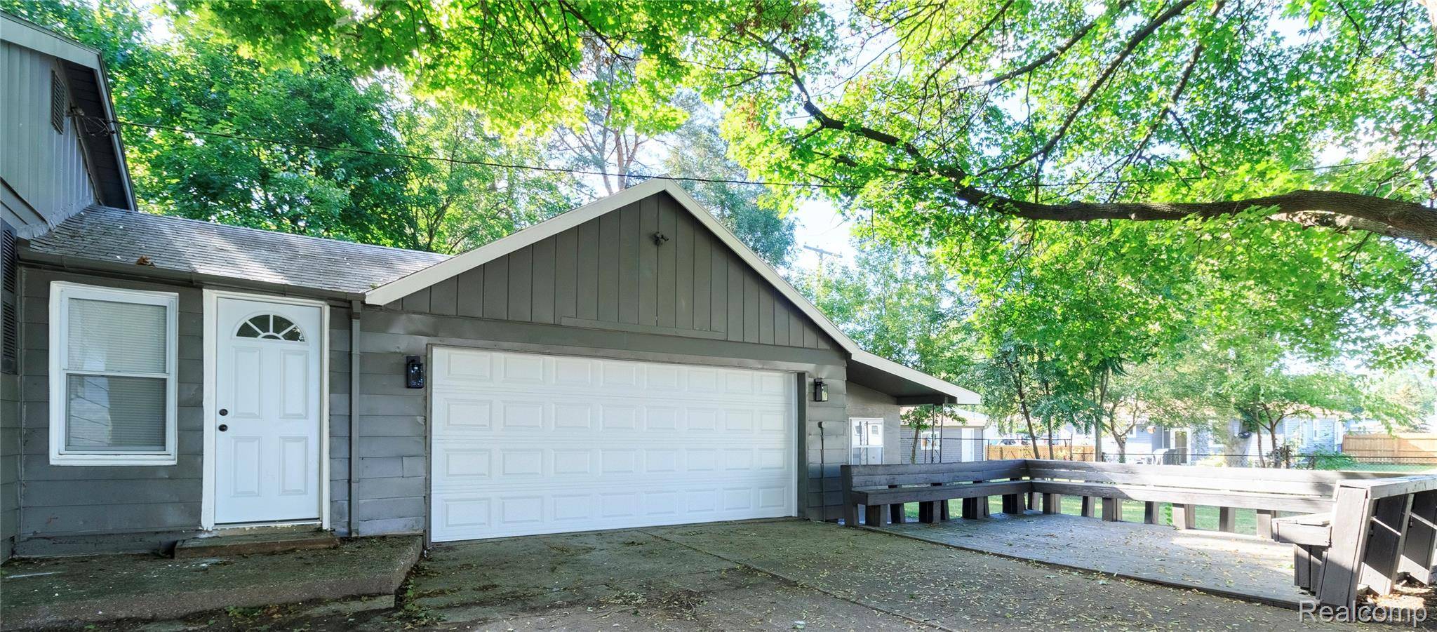 Waterford, MI 48329,5502 Rowley BLVD