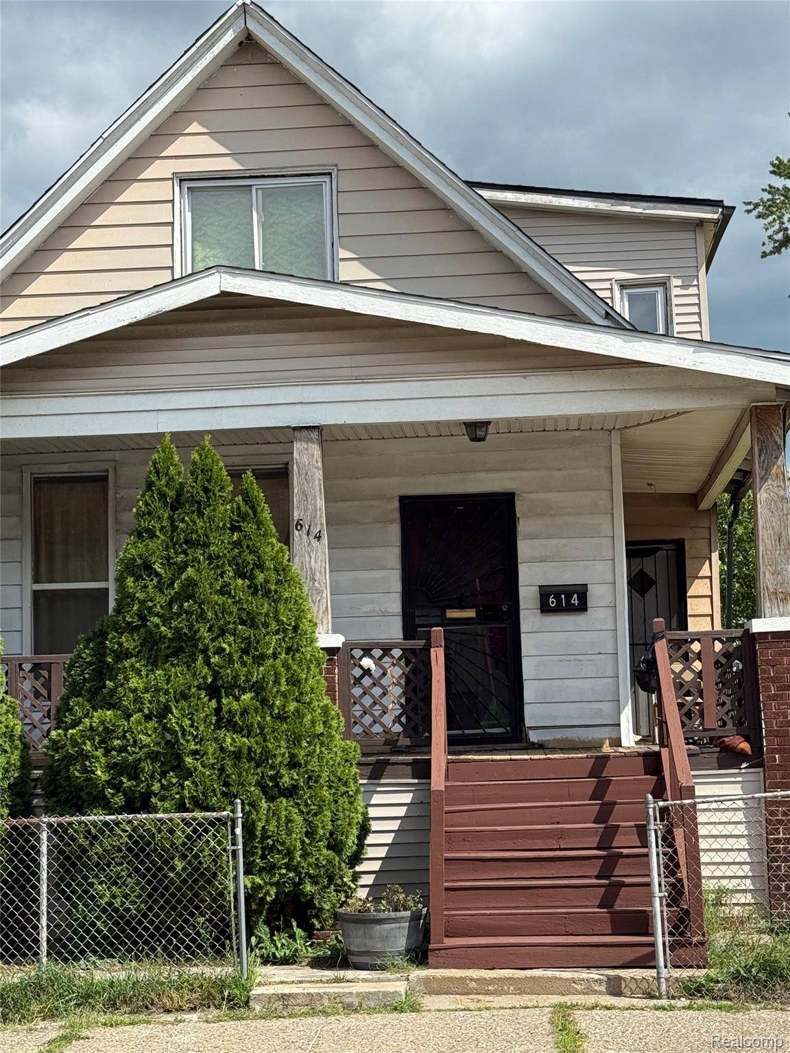 Detroit, MI 48214,614 Field ST