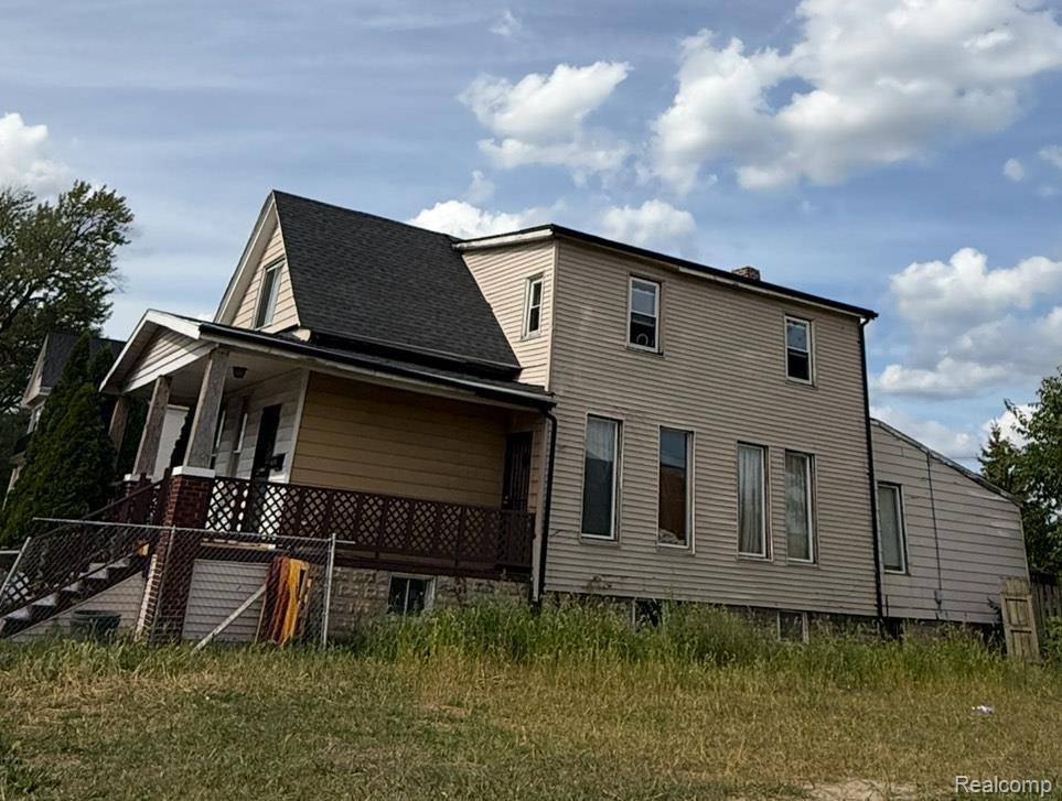 Detroit, MI 48214,614 Field ST