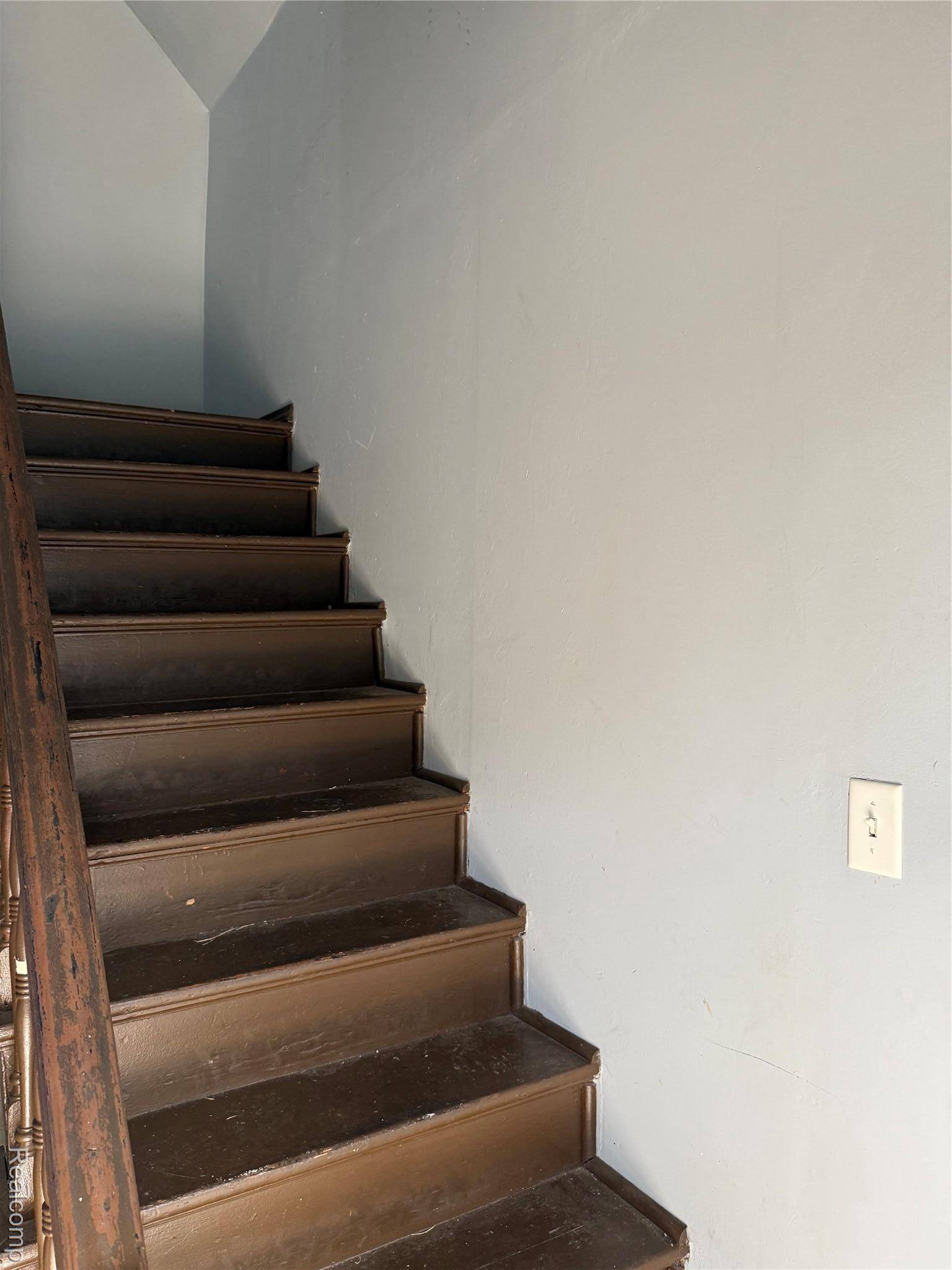 Detroit, MI 48214,614 Field ST