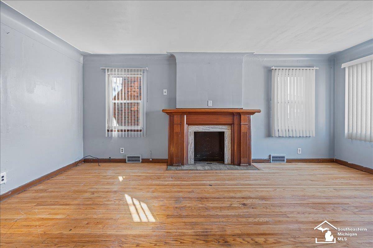 Detroit, MI 48213,5074 Chalmers ST