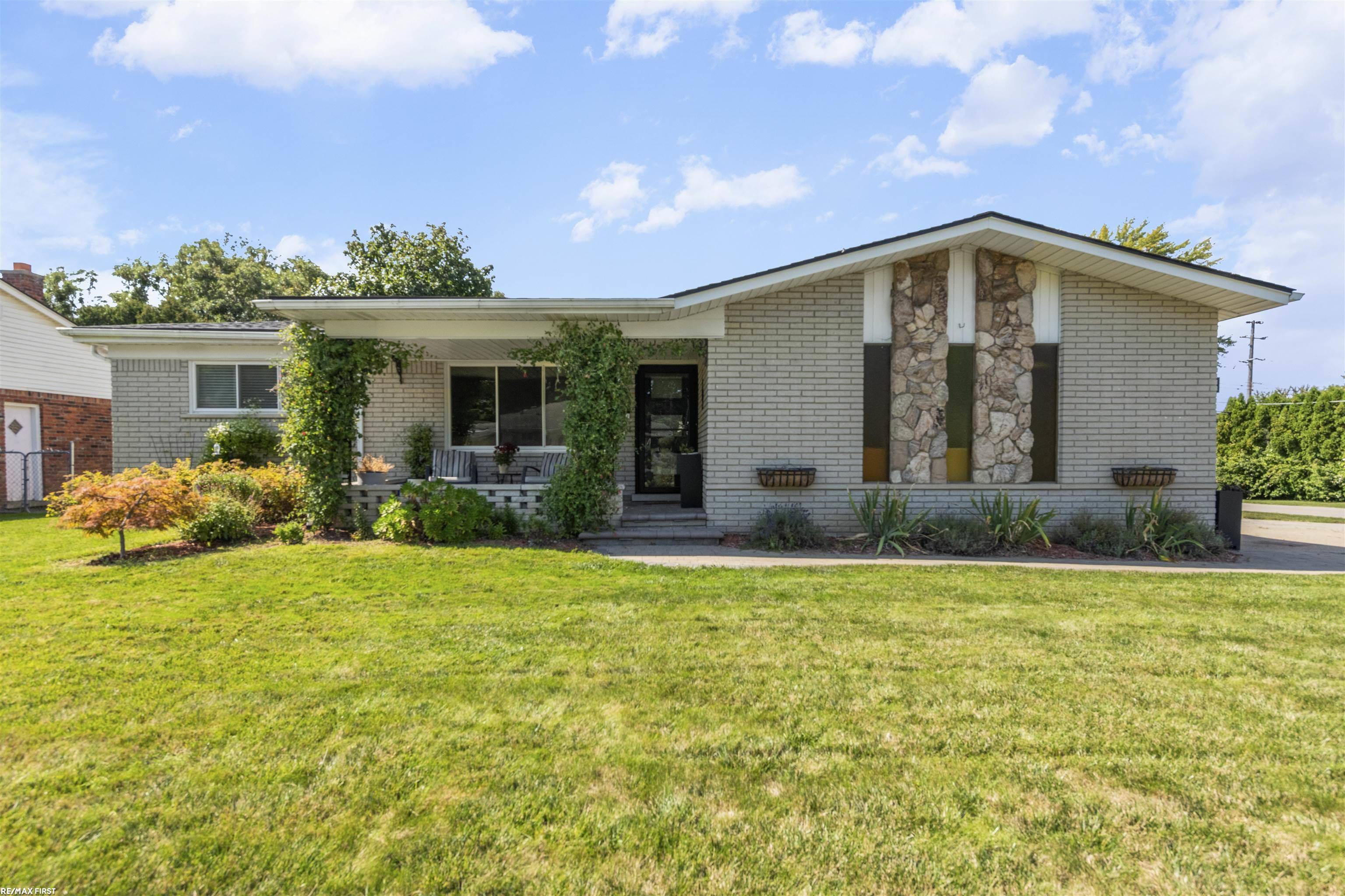 Clinton Township, MI 48036,37943 Santa Barbara