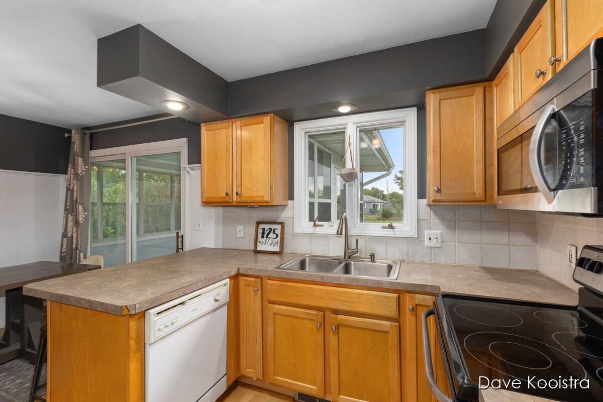 Kentwood, MI 49548,725 52nd ST SE